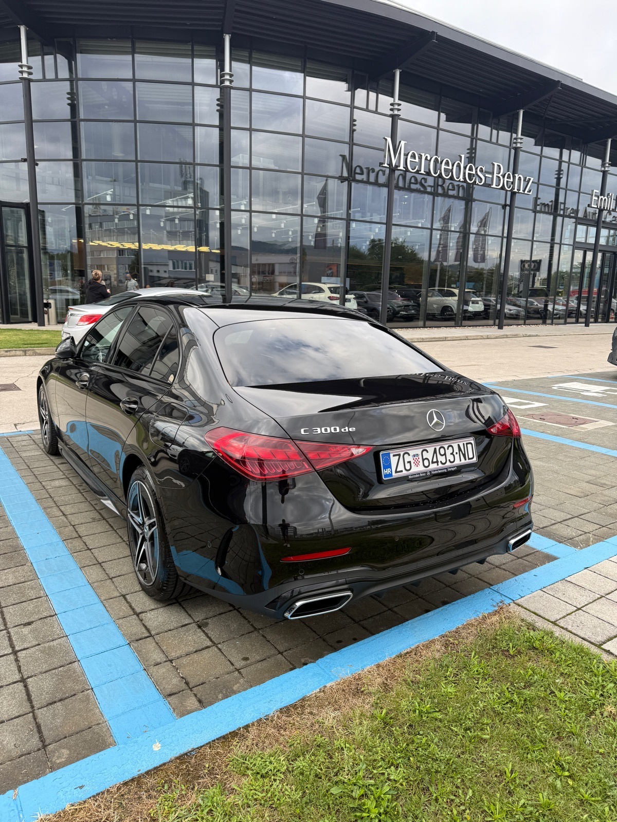 Mercedes-Benz C 300DE ,313ks,AMG, pogled izvana - slika 2