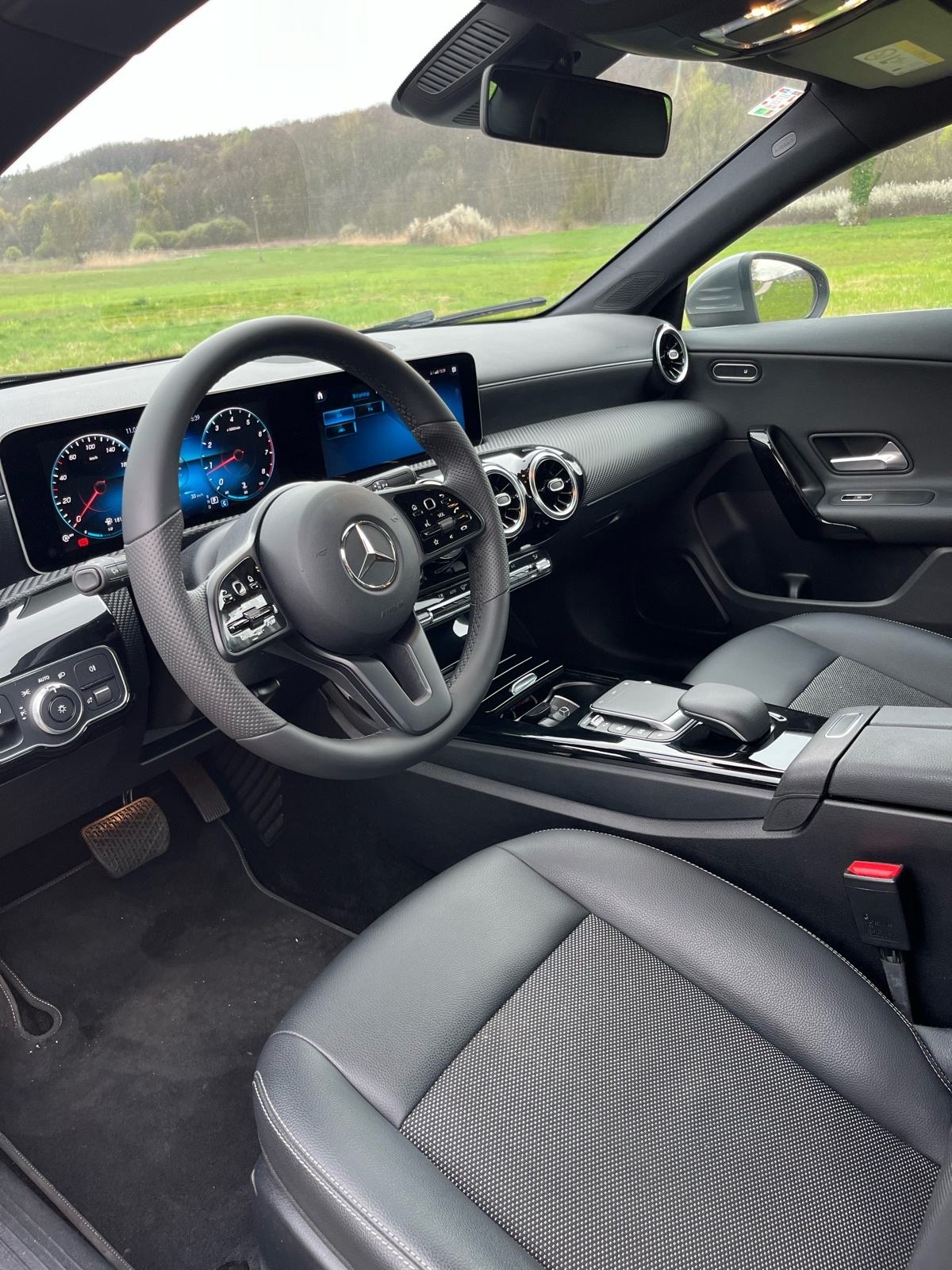 Mercedes-Benz CLA 180 / 7G / KAMERA / LED / WIDESCREEN / REG., fotografija 12