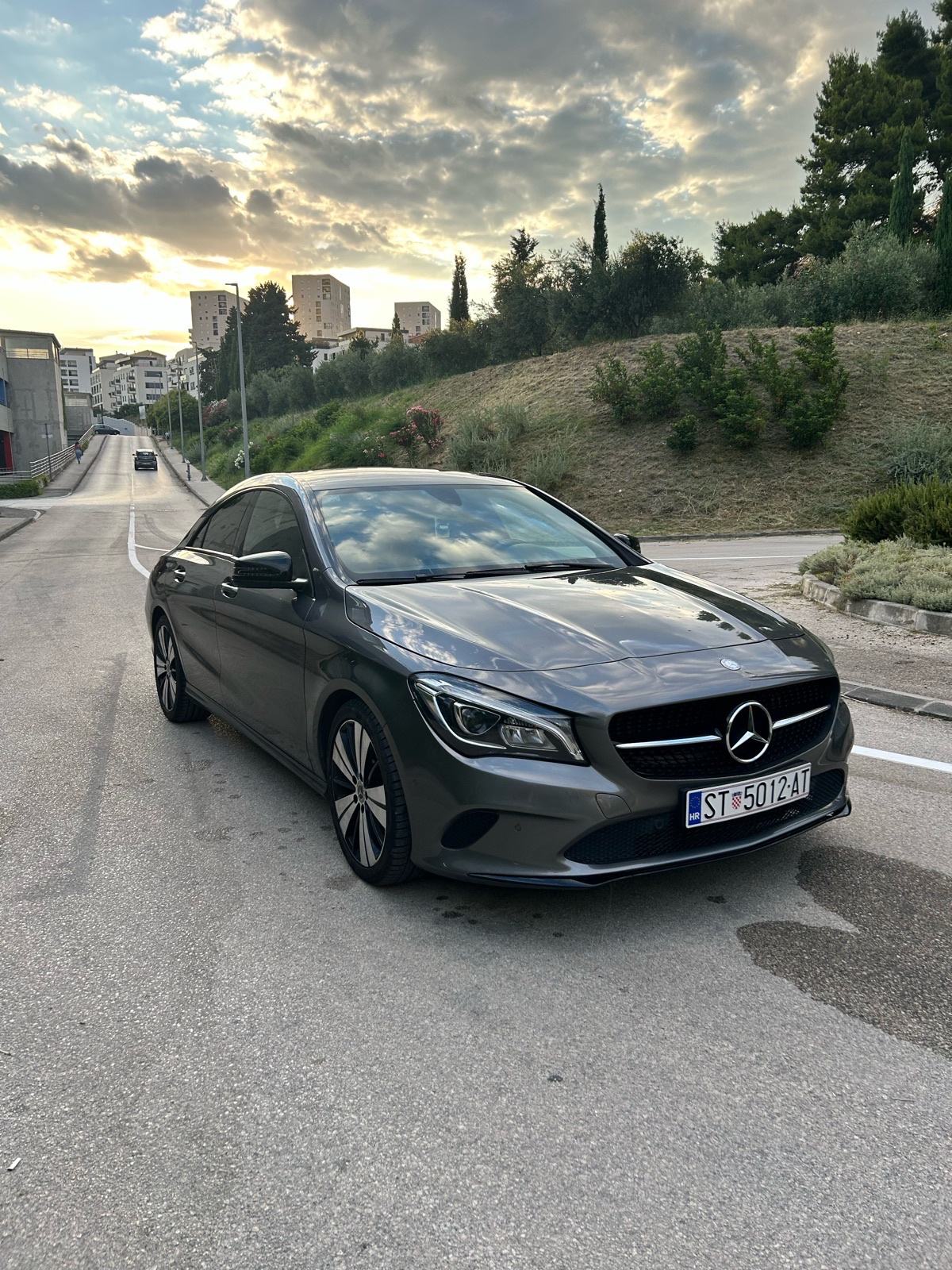 Mercedes-Benz CLA / 180d / 7g- Tronic / Night Package, fotografija 3