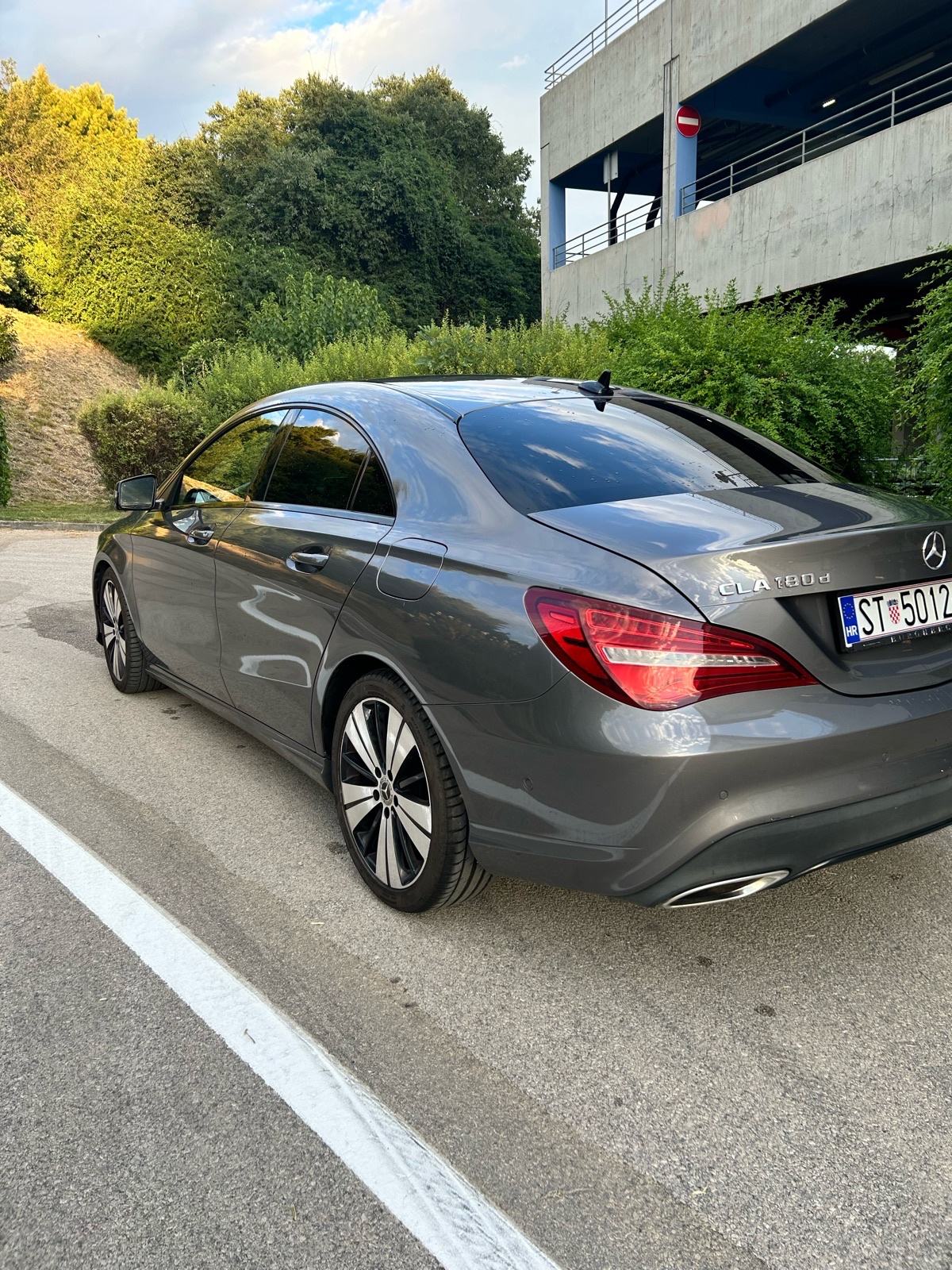 Mercedes-Benz CLA / 180d / 7g- Tronic / Night Package, fotografija 8