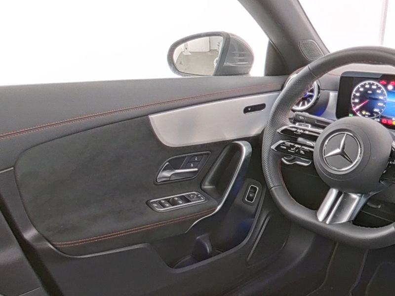 Mercedes-Benz CLA 200 AMG /360 KAMERA /KEYLESS GO PAKET/ 3.580 KM ! !, fotografija 4