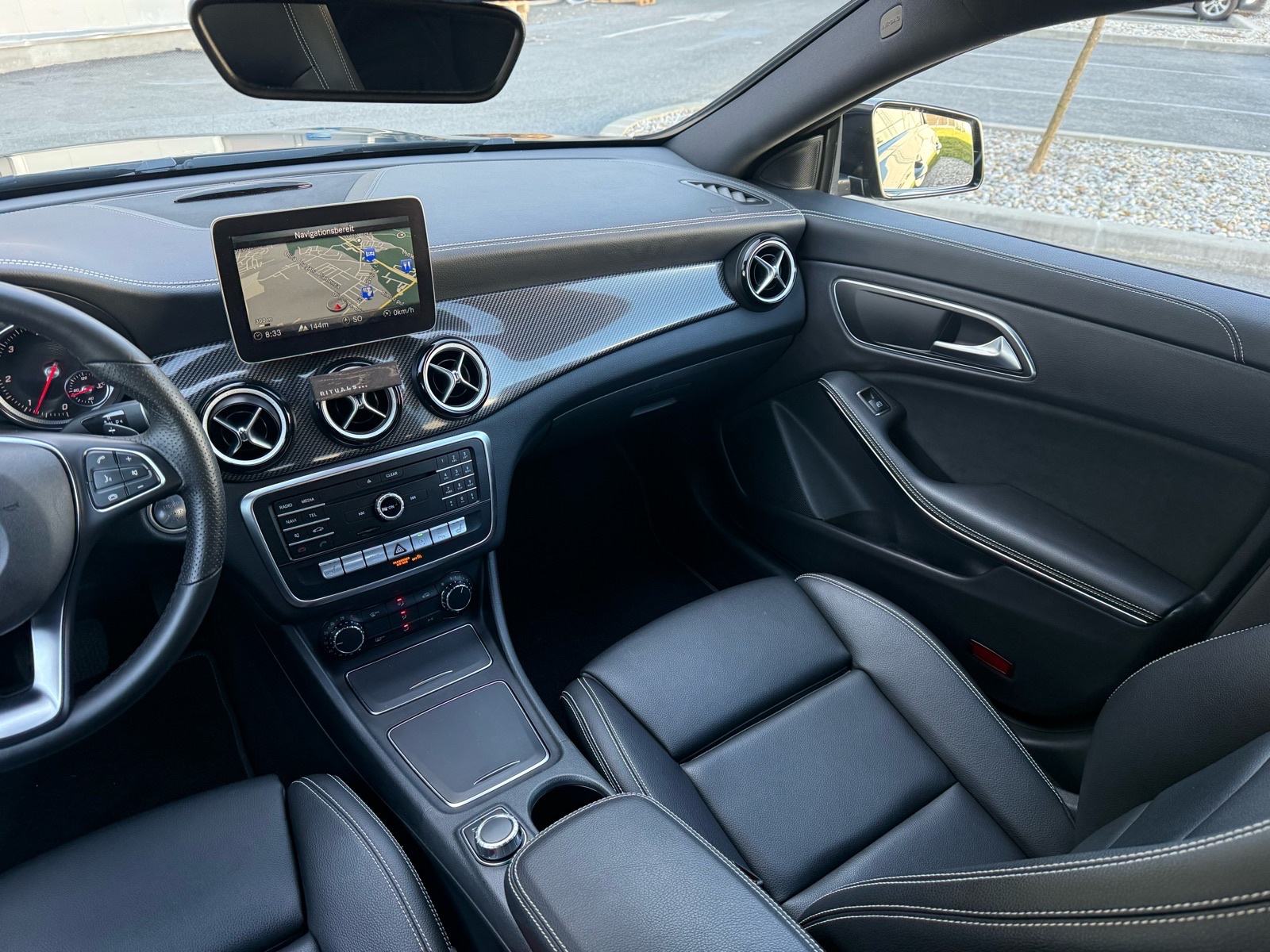 Mercedes-Benz CLA 200d samo 46.000km, fotografija 13