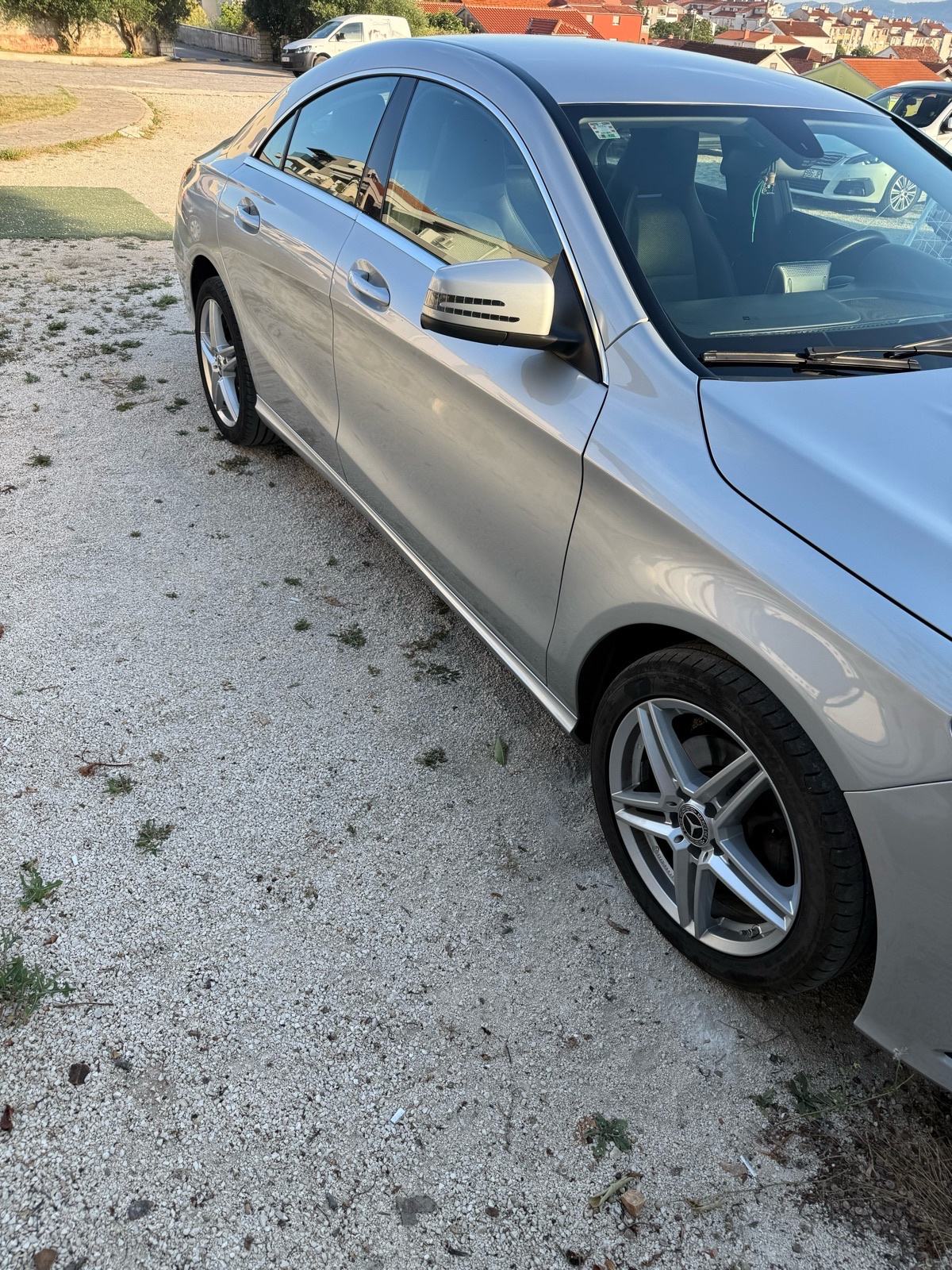 Mercedes-Benz CLA klasa 180 automatik, fotografija 11