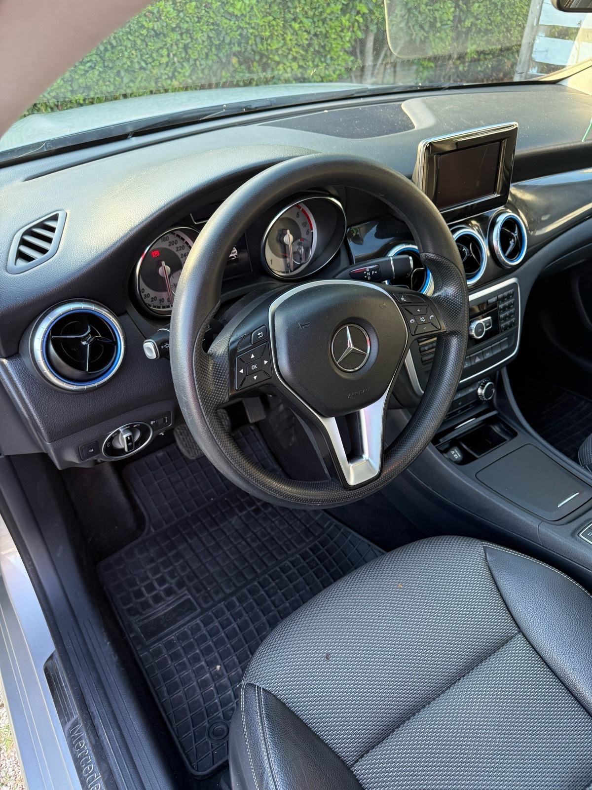 Mercedes-Benz CLA klasa 180 automatik, fotografija 6