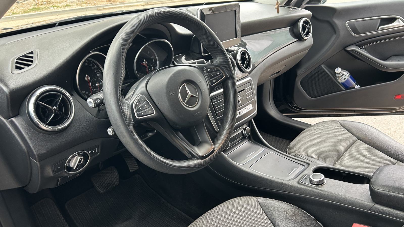 Mercedes-Benz CLA (2017) 180d Shooting Brake 80 kW, 1461 cm3, fotografija 12
