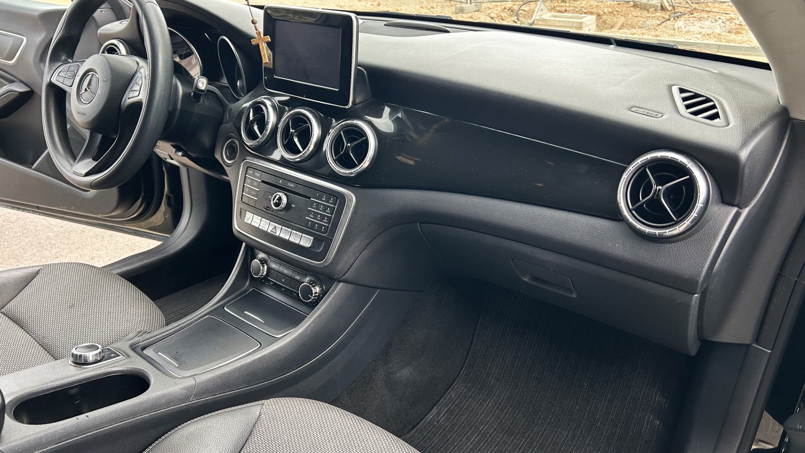 Mercedes-Benz CLA (2017) 180d Shooting Brake 80 kW, 1461 cm3, fotografija 13