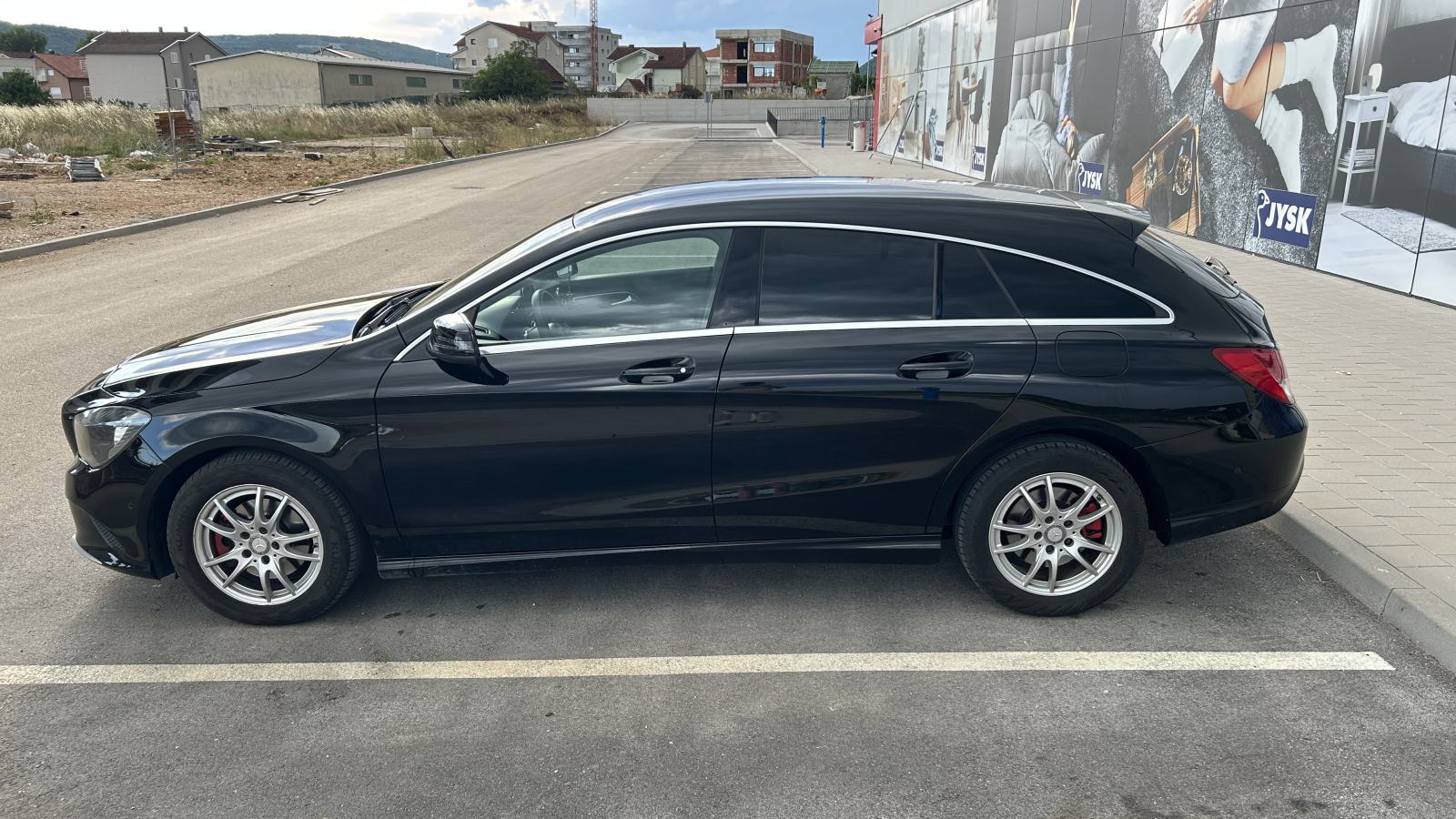 Mercedes-Benz CLA (2017) 180d Shooting Brake 80 kW, 1461 cm3, fotografija 3