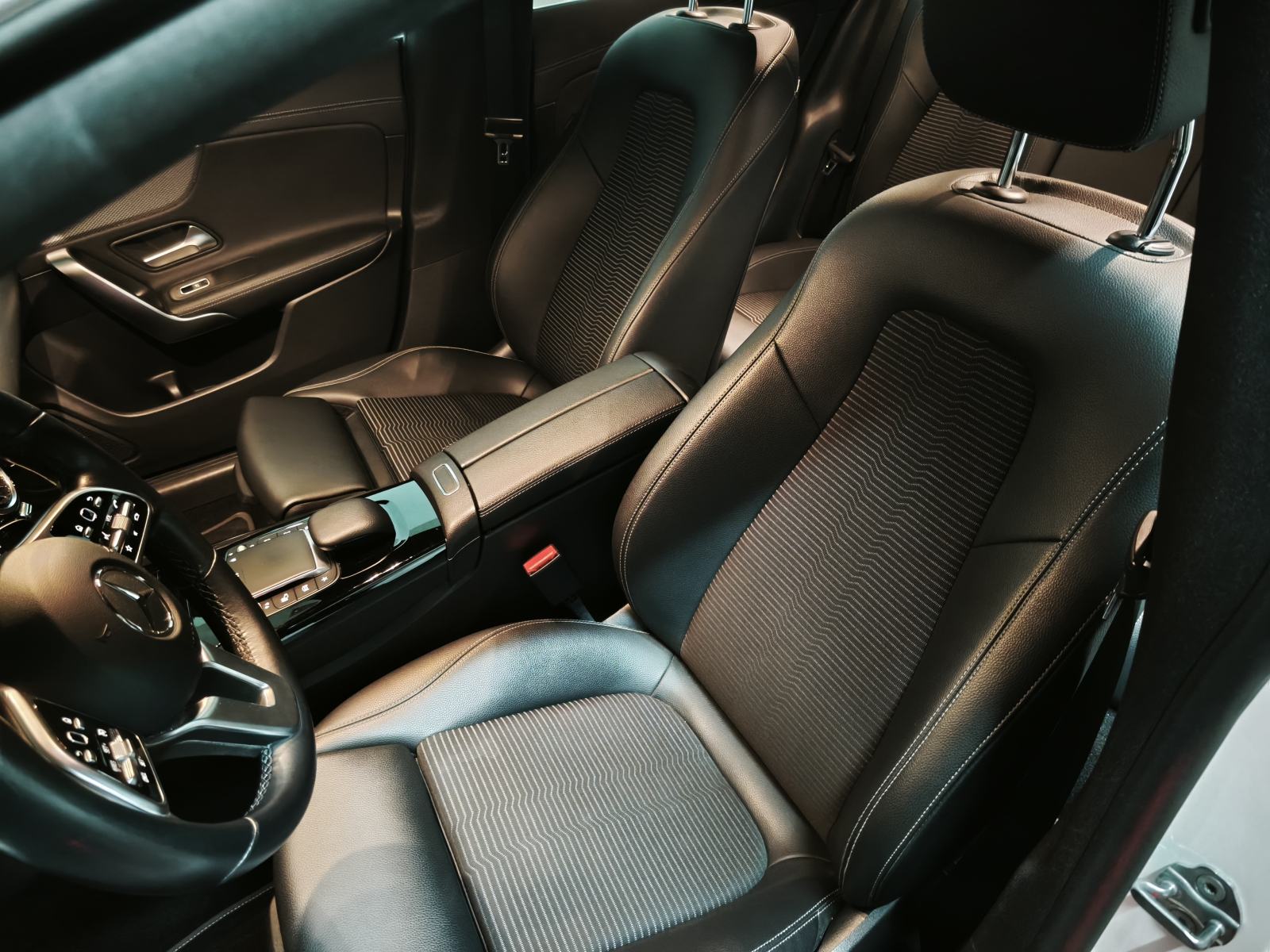 Mercedes-Benz CLA 180 d SB, 360°kamera, automatik, panorama krov, fotografija 18