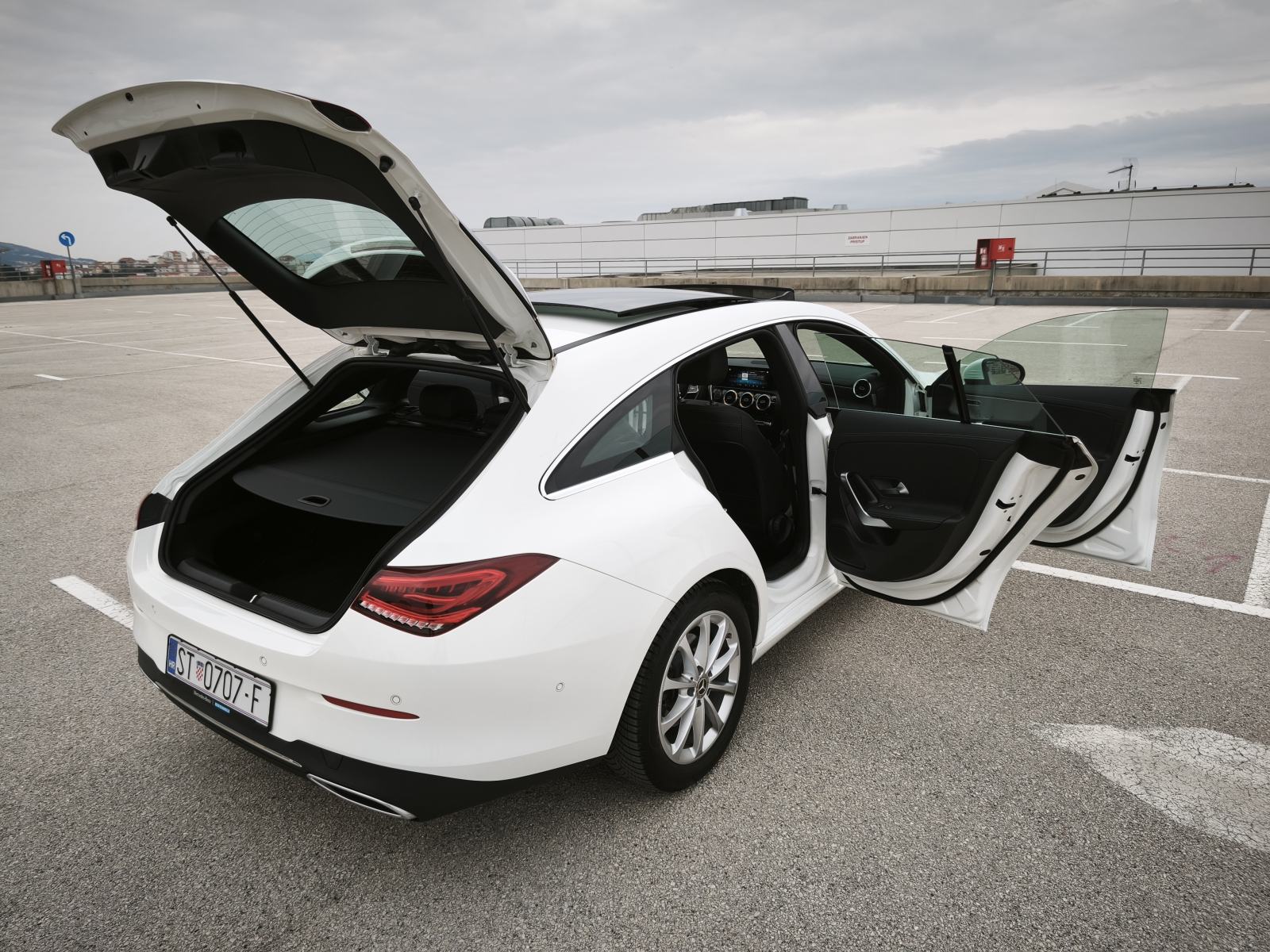 Mercedes-Benz CLA 180 d SB, 360°kamera, automatik, panorama krov, fotografija 13
