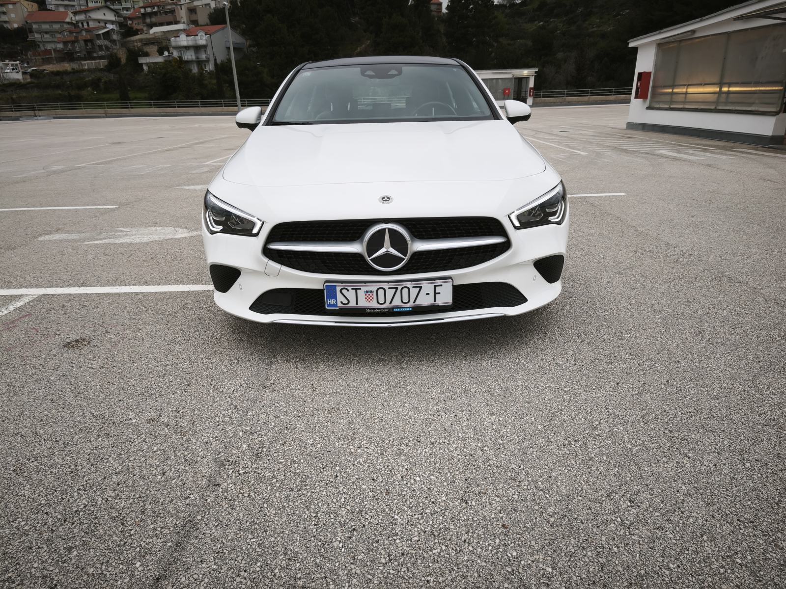 Mercedes-Benz CLA 180 d SB, 360°kamera, automatik, panorama krov, fotografija 2