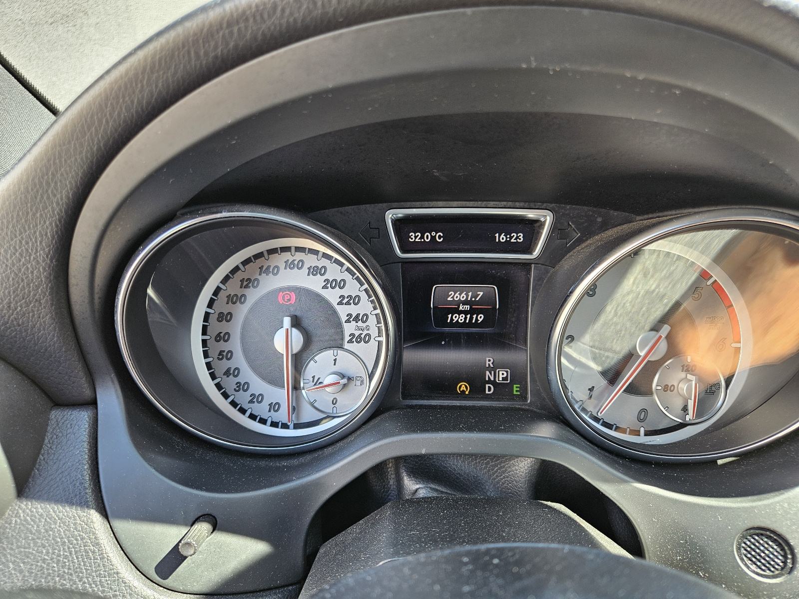 MERCEDES-BENZ CLA 200 CDI AMG - PANO- NAVI- PDC - XEN- TOP PRIMJERAK, fotografija 9