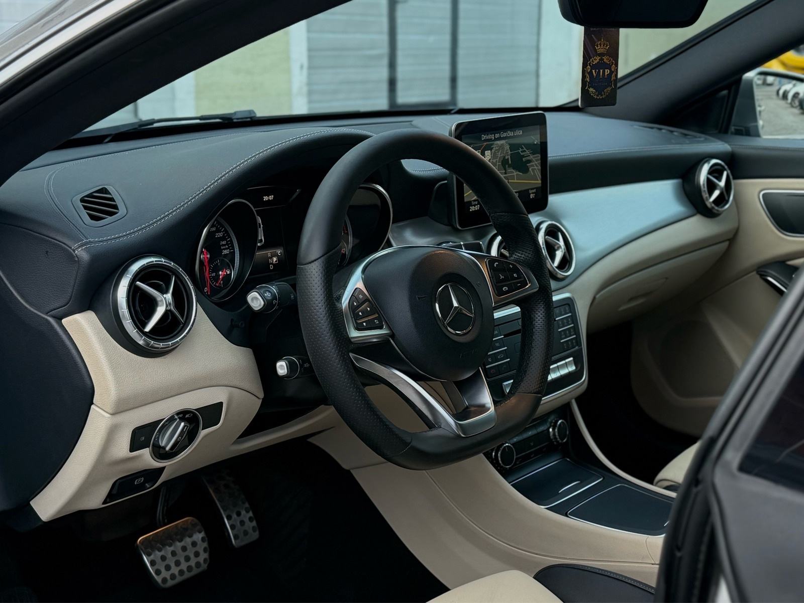 Mercedes-Benz CLA klasa 200 d *AUTOMATIK*AMG*EXCLUSIVE*ILS*AMBIENT*NAV, fotografija 13