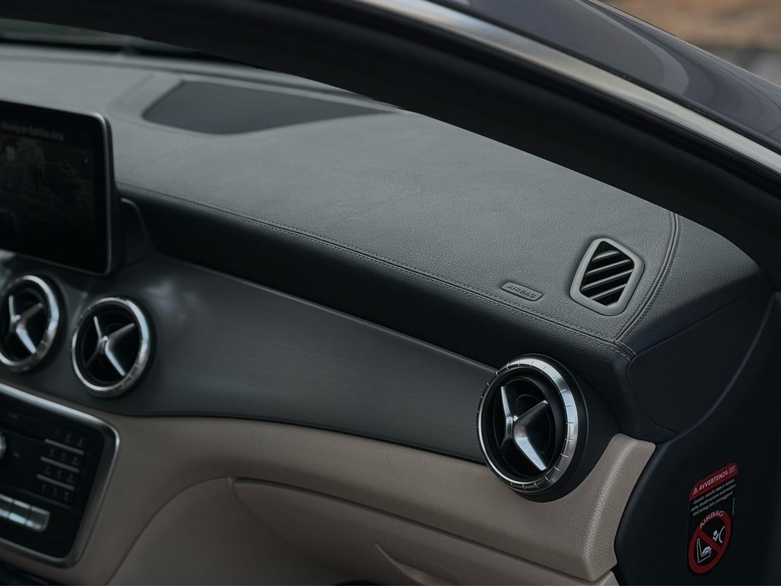 Mercedes-Benz CLA klasa 200 d *AUTOMATIK*AMG*EXCLUSIVE*ILS*AMBIENT*NAV, fotografija 16