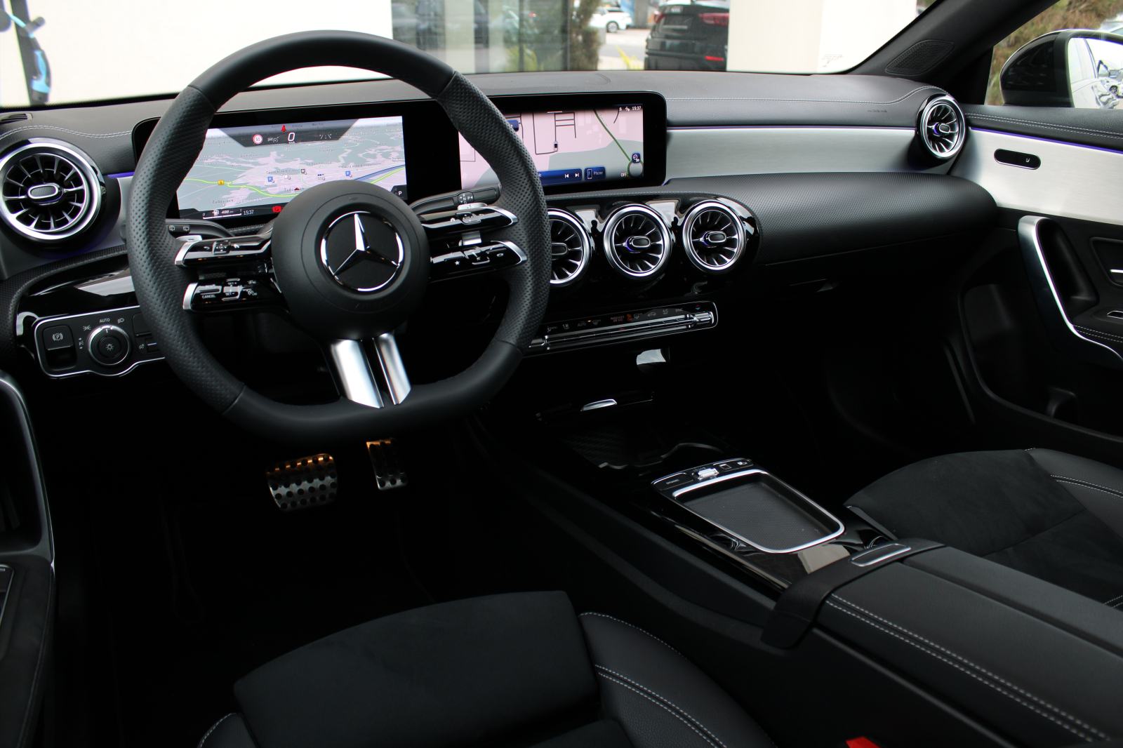 Mercedes-Benz CLA Shooting Brake CLA 200 d SB AMG Line Avt. DCC KAM NA, fotografija 6