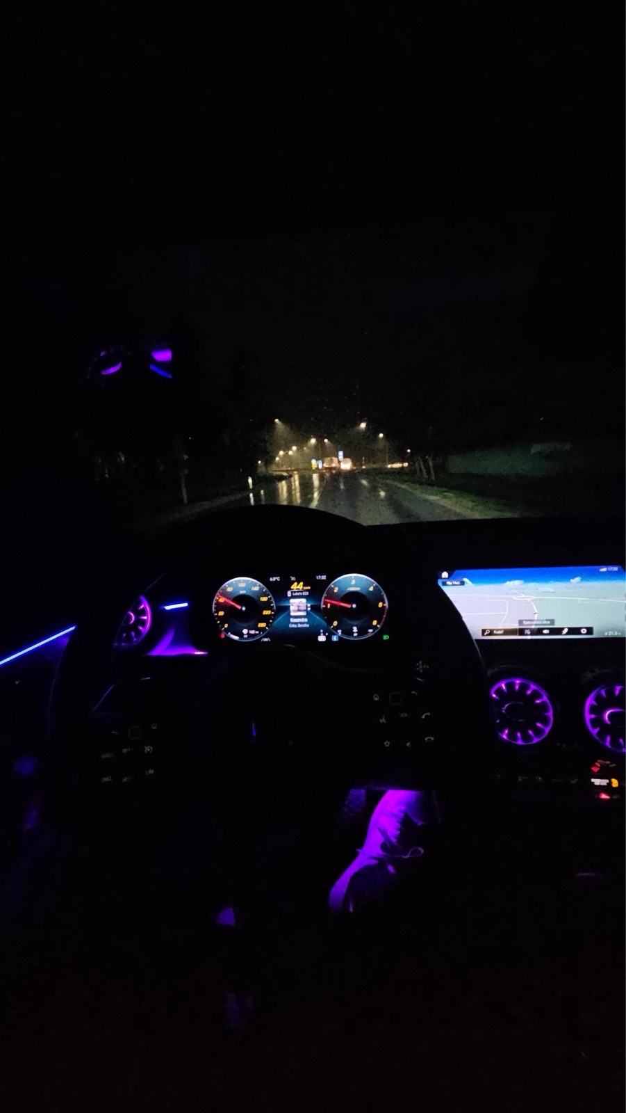 Mercedes-Benz CLA200d- 2.0 150ks-AMBILIGHT-LED-CRNO NEBO, fotografija 12