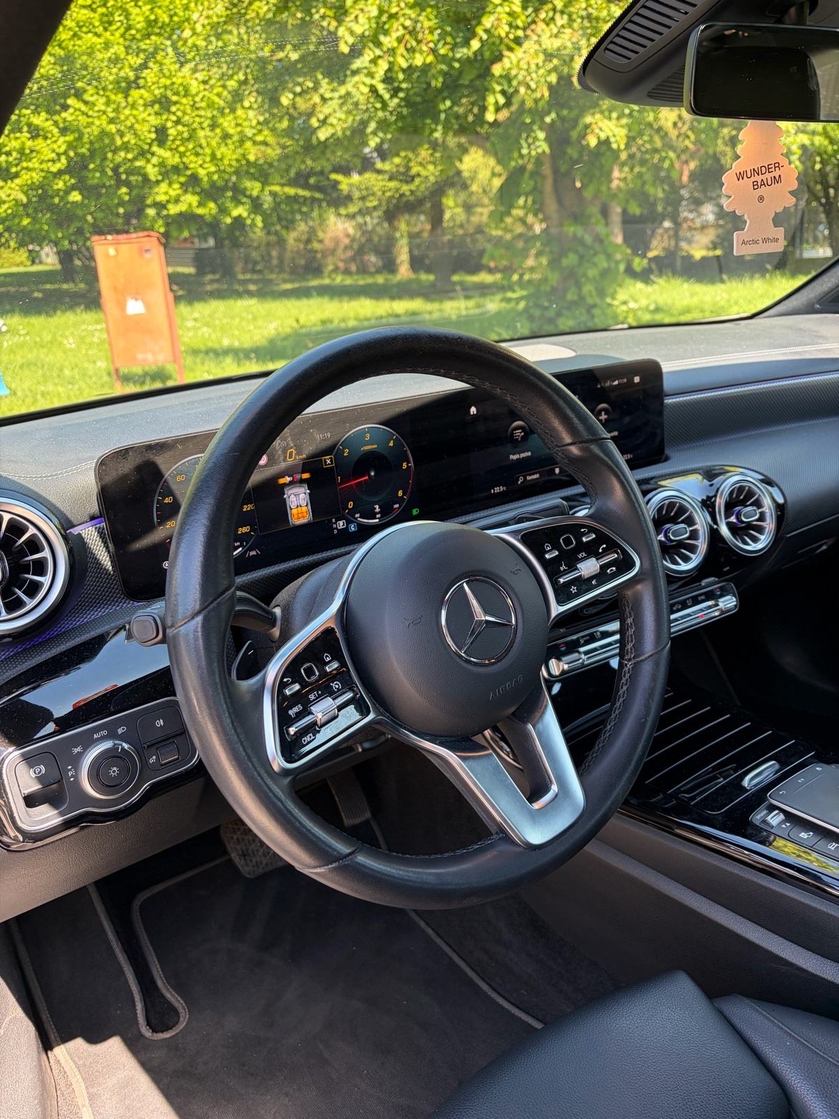 Mercedes-Benz CLA200d- 2.0 150ks-AMBILIGHT-LED-CRNO NEBO, fotografija 10