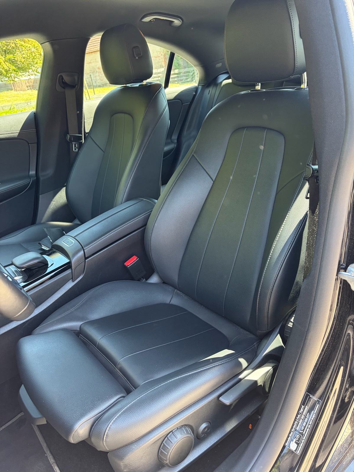 Mercedes-Benz CLA200d- 2.0 150ks-AMBILIGHT-LED-CRNO NEBO, fotografija 15