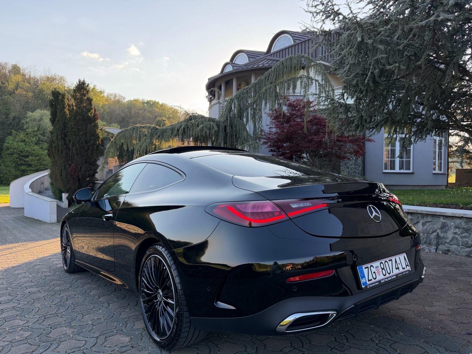 Mercedes-Benz CLE 300 4MATIC AMG LINE,DIGITAL LIGHT,PANO,KAM360,BURMES, pogled izvana - slika 4