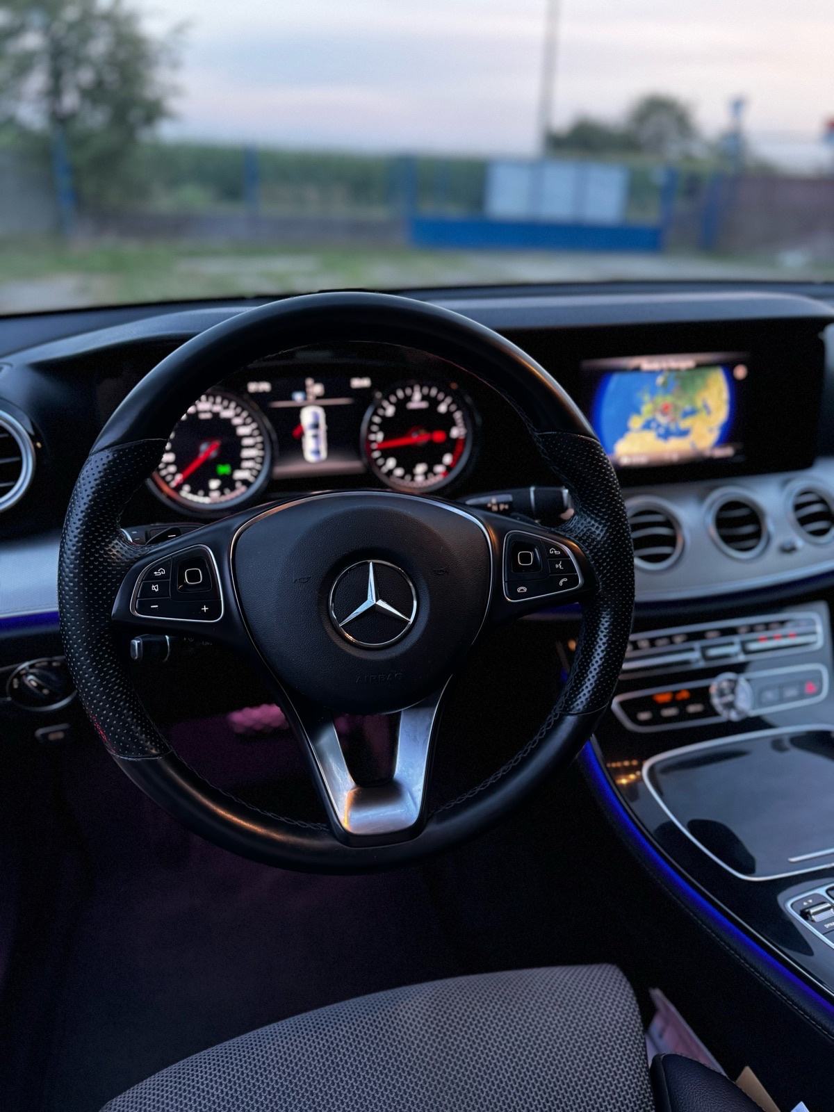 Mercedes-Benz E 200d, 9G-Tronick,63 AMG Look,HR auto,Servisna MB, fotografija 8