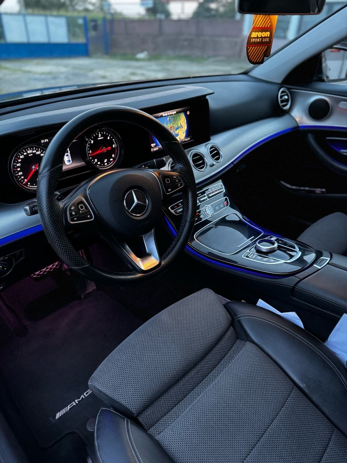 Mercedes-Benz E 200d, 9G-Tronick,63 AMG Look,HR auto,Servisna MB, fotografija 7