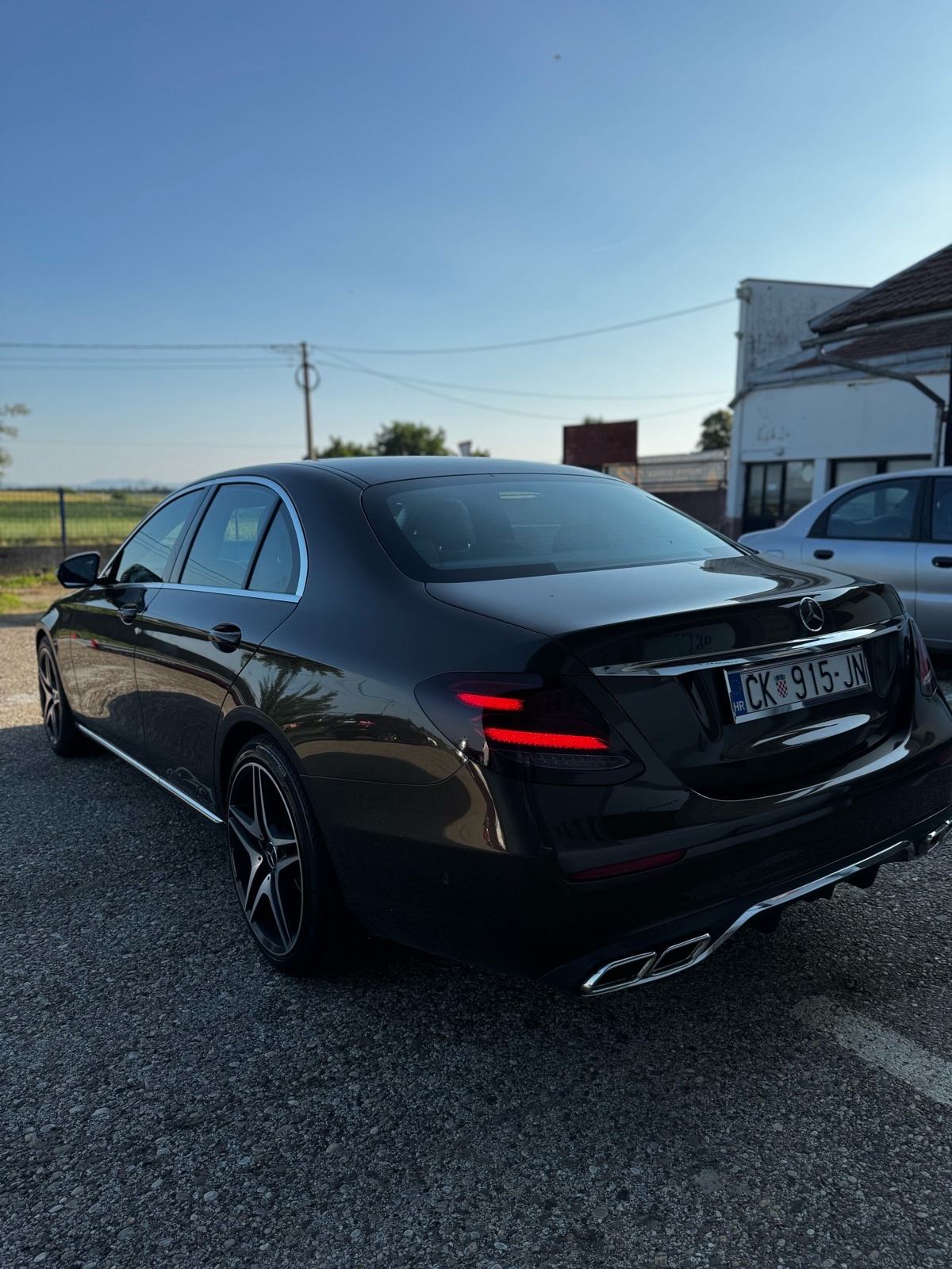 Mercedes-Benz E 200d, 9G-Tronick,63 AMG Look,HR auto,Servisna MB, fotografija 6