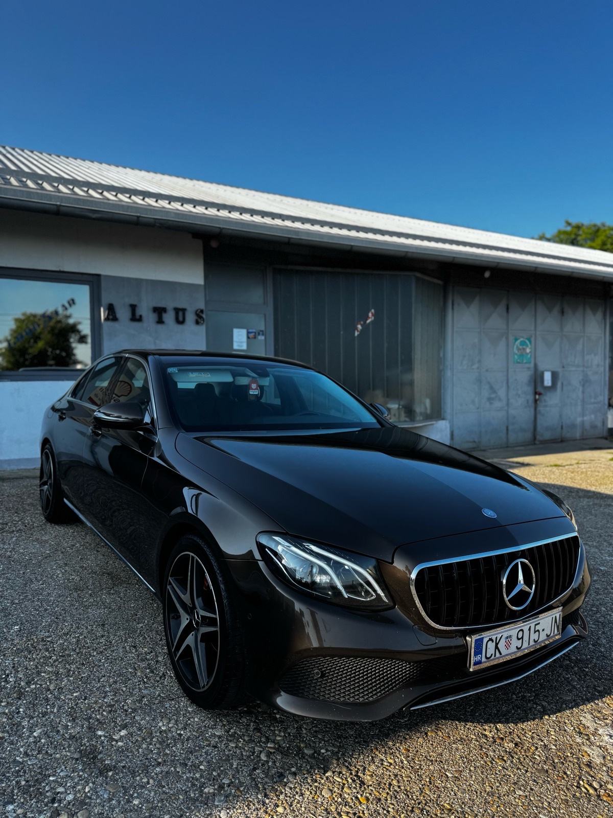 Mercedes-Benz E 200d, 9G-Tronick,63 AMG Look,HR auto,Servisna MB, pogled izvana - slika 3