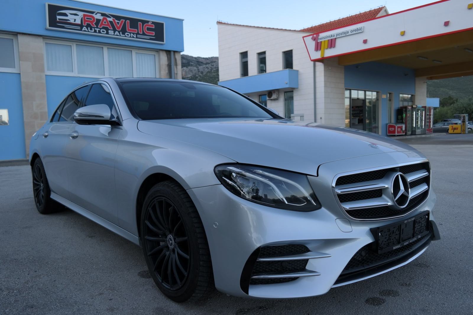 Mercedes-Benz E-220 AMG ksenon,360 kamera,koža,navigacija,nove gume, fotografija 2