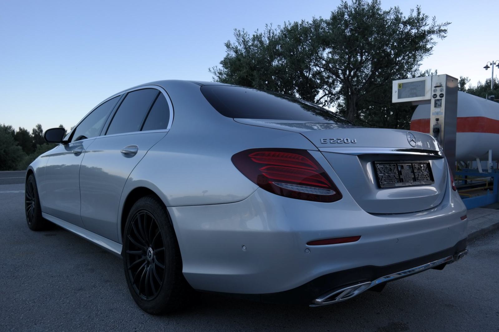 Mercedes-Benz E-220 AMG ksenon,360 kamera,koža,navigacija,nove gume, fotografija 6
