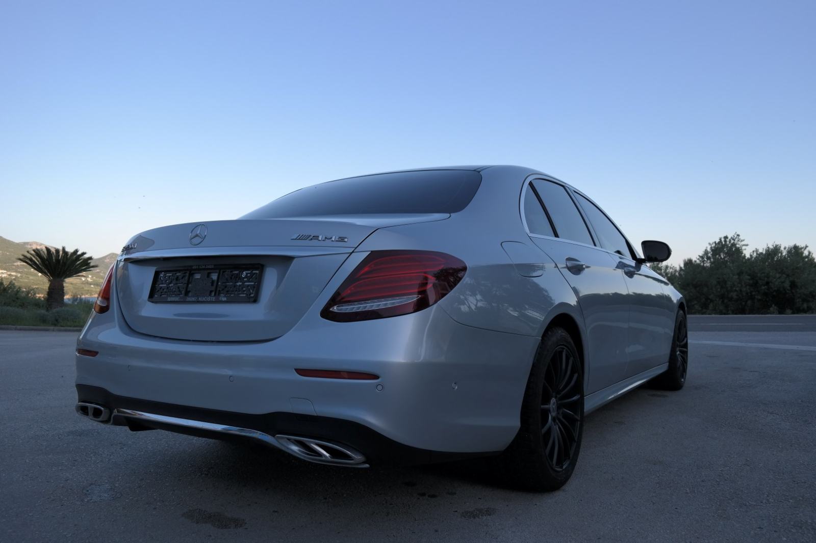 Mercedes-Benz E-220 AMG ksenon,360 kamera,koža,navigacija,nove gume, fotografija 8