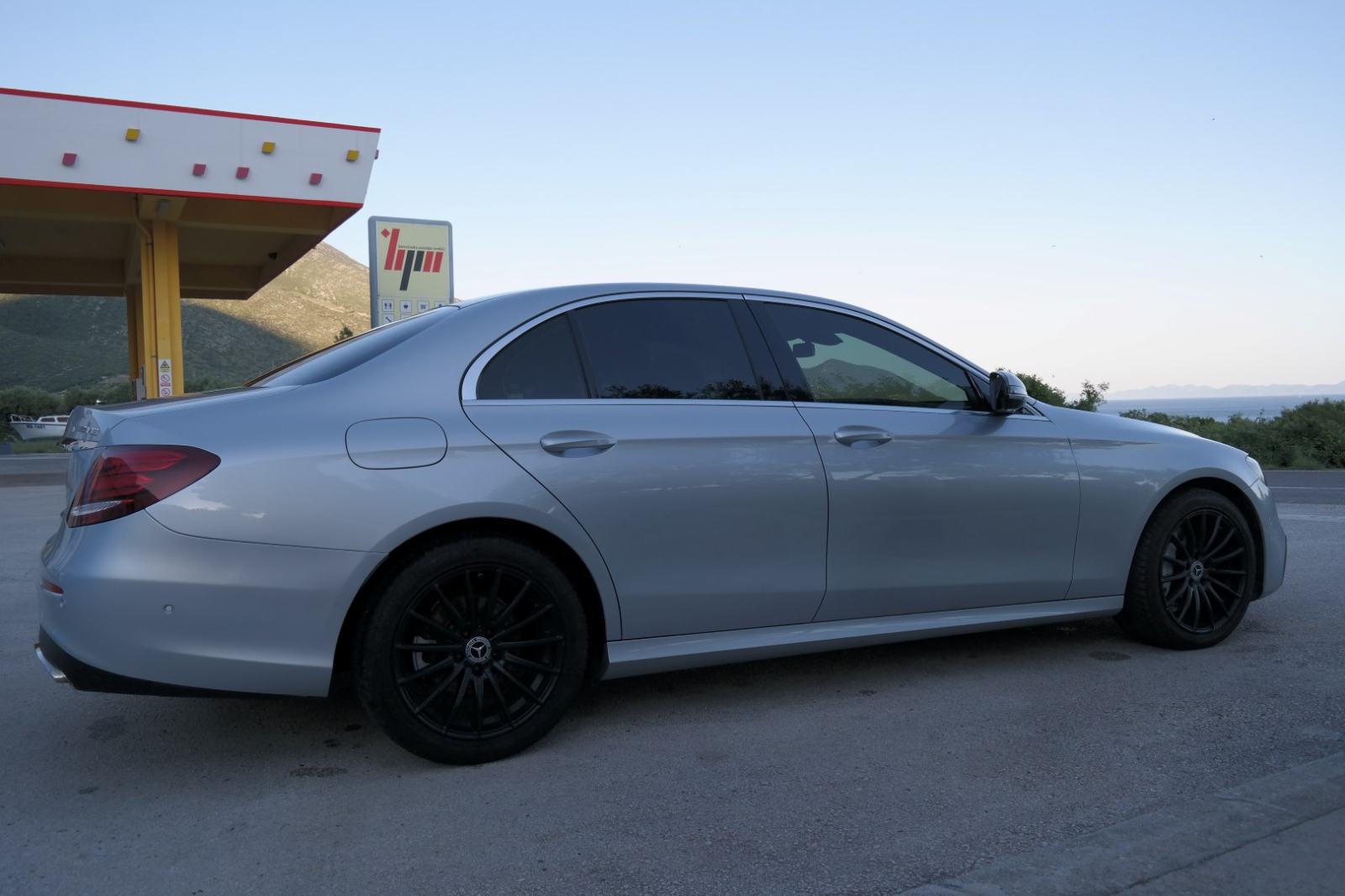 Mercedes-Benz E-220 AMG ksenon,360 kamera,koža,navigacija,nove gume, fotografija 9
