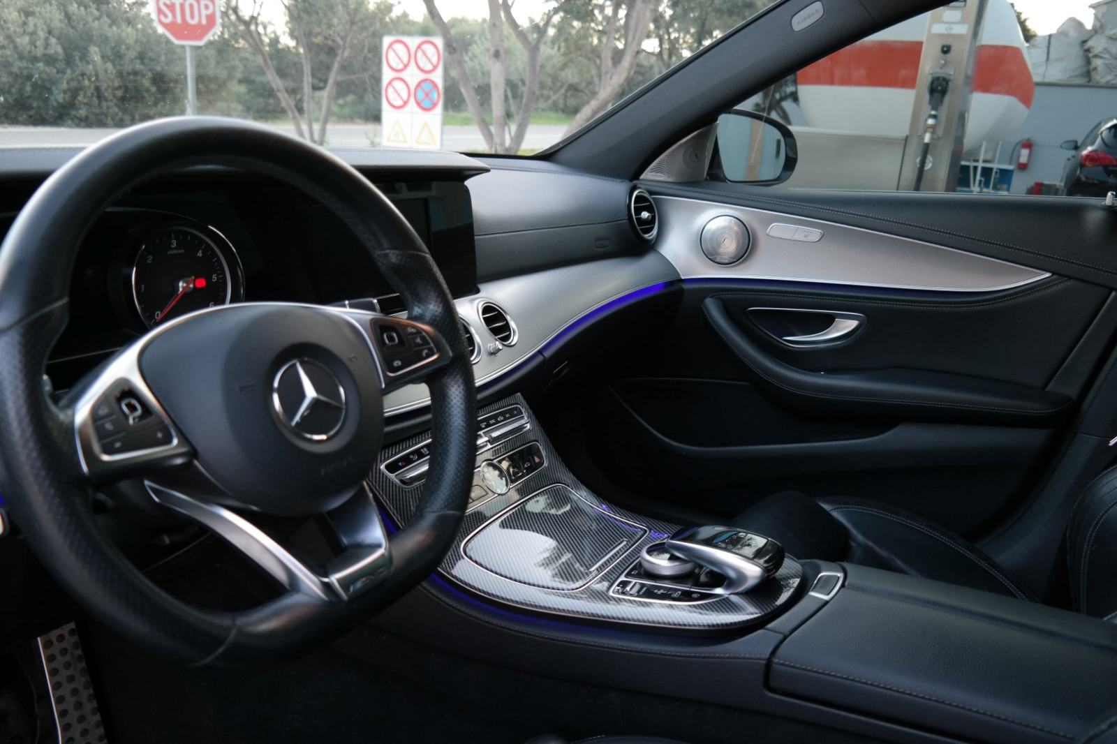 Mercedes-Benz E-220 AMG ksenon,360 kamera,koža,navigacija,nove gume, fotografija 10