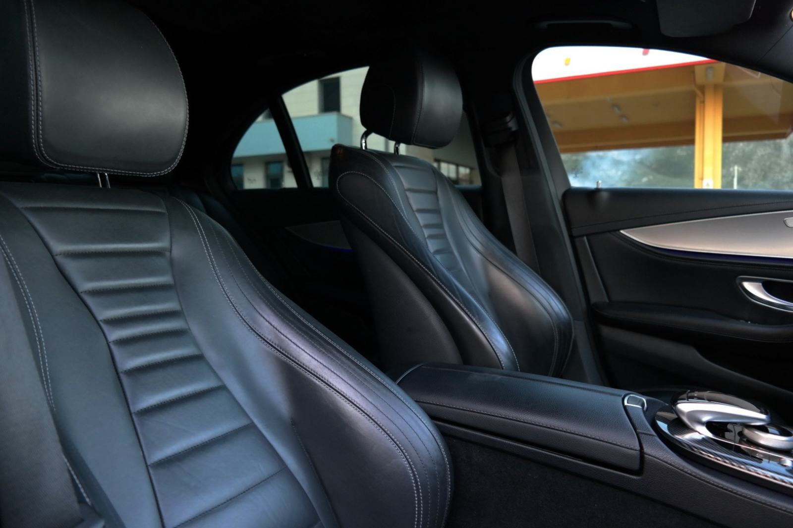 Mercedes-Benz E-220 AMG ksenon,360 kamera,koža,navigacija,nove gume, fotografija 17