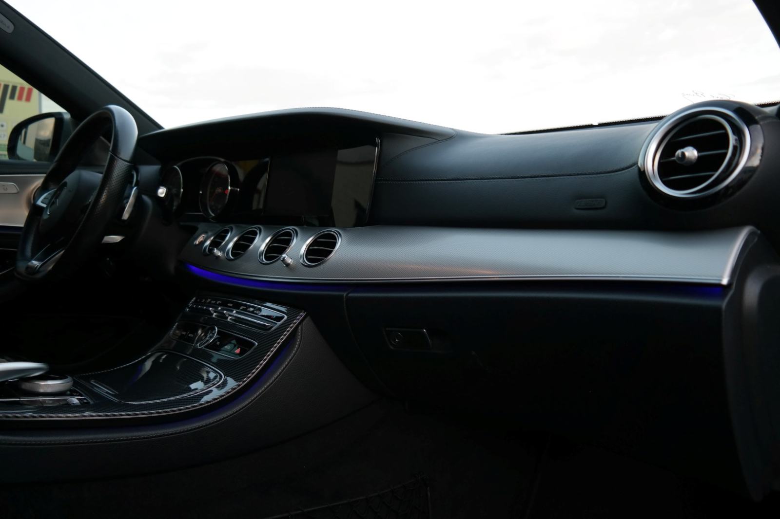 Mercedes-Benz E-220 AMG ksenon,360 kamera,koža,navigacija,nove gume, fotografija 18