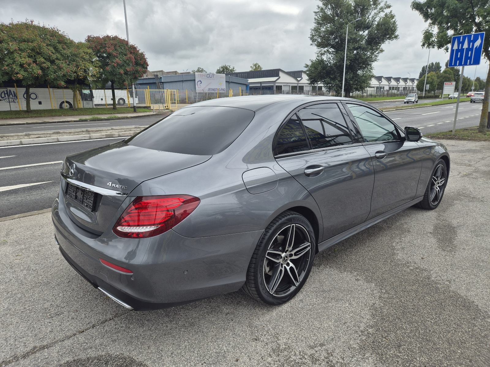 Mercedes-Benz E 220 D automatik, 4matic, odlično stanje, garancija.., fotografija 7