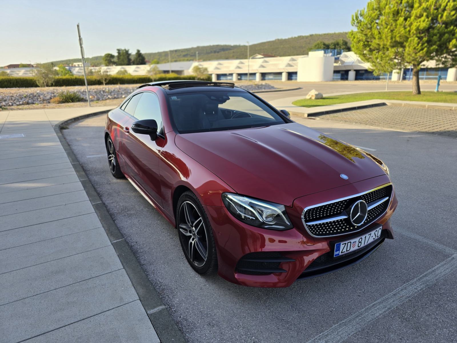 Mercedes-Benz E 220 d Coupé AMG Line 9G-TRONIC | AIRMATIC | PANORAMA, fotografija 6