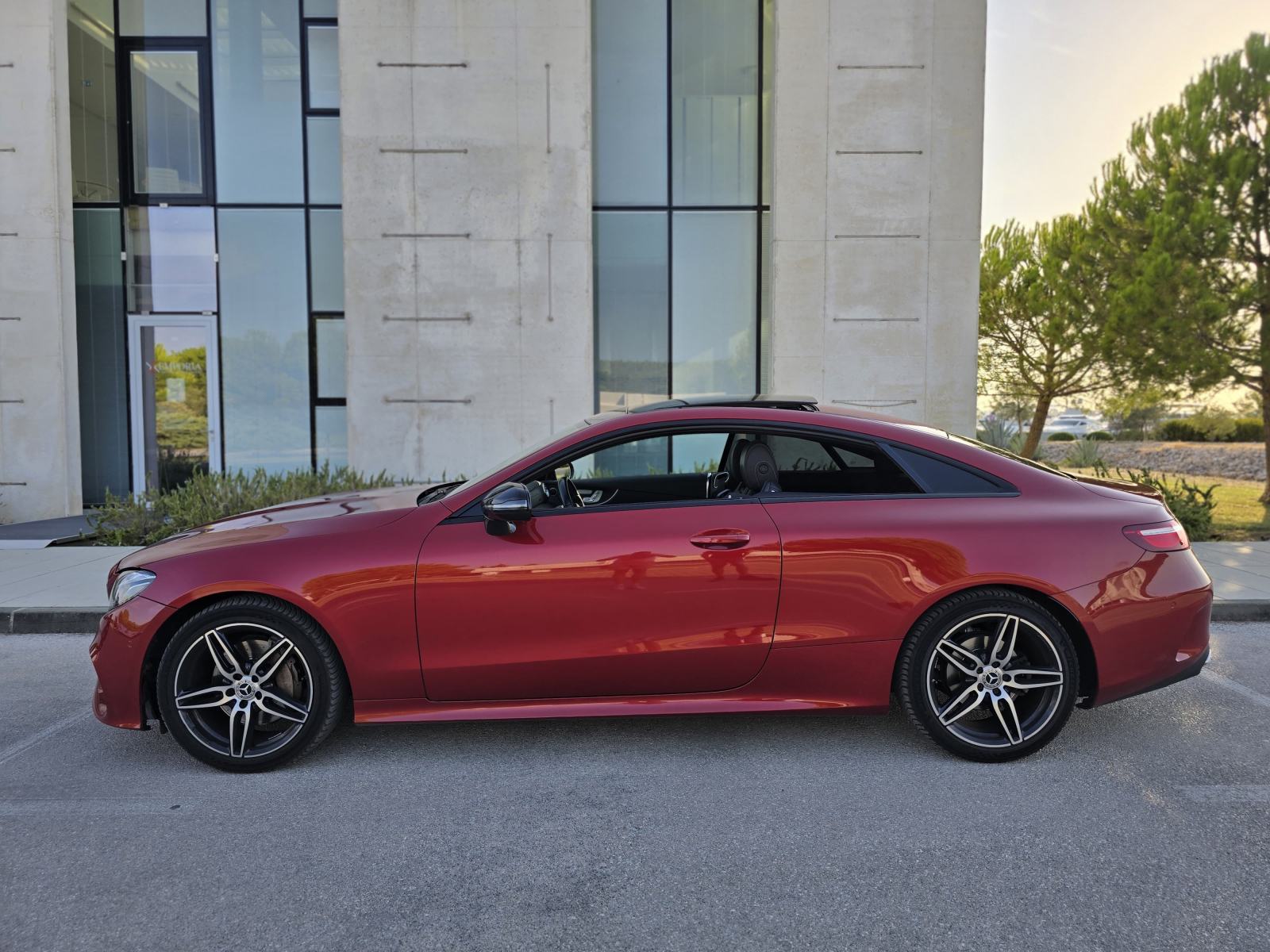 Mercedes-Benz E 220 d Coupé AMG Line 9G-TRONIC | AIRMATIC | PANORAMA, fotografija 3