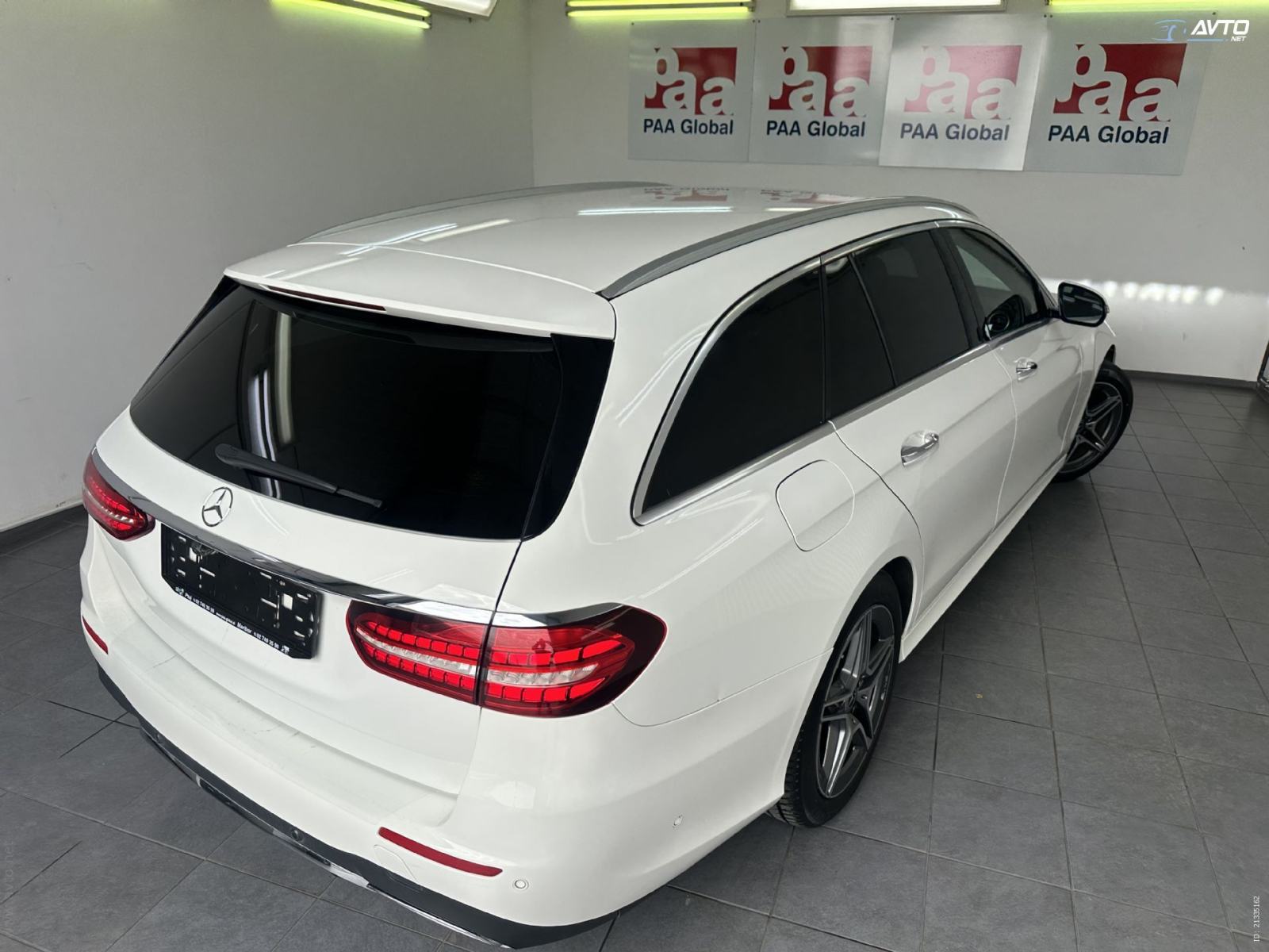 Mercedes-Benz E 220D 147 KW DIGITAL KOKPIT KLJUKA LED.NAVI.KOŽA AMG, fotografija 4