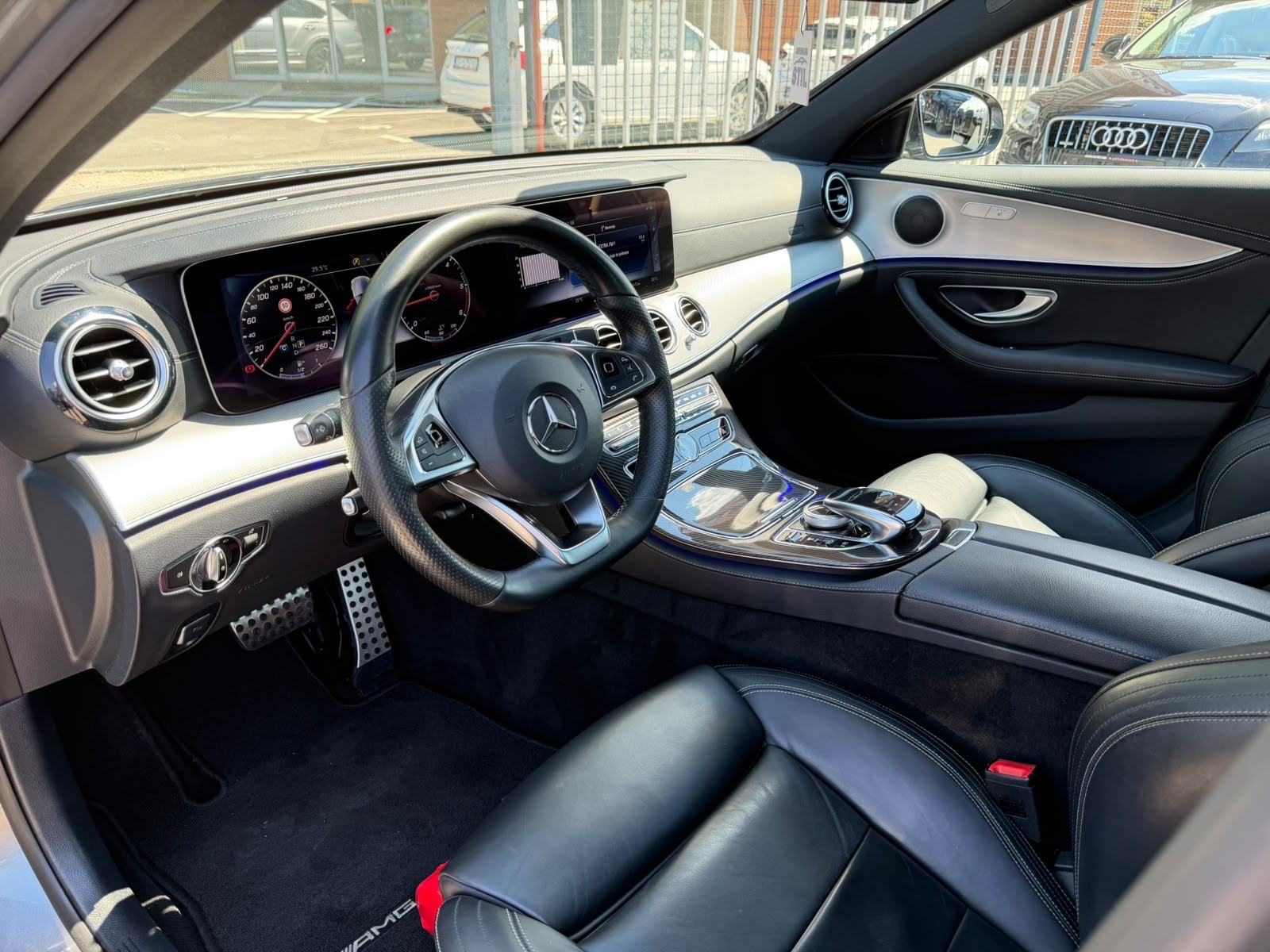 Mercedes-Benz E 220d AMG **WIDESCREEN**, fotografija 8