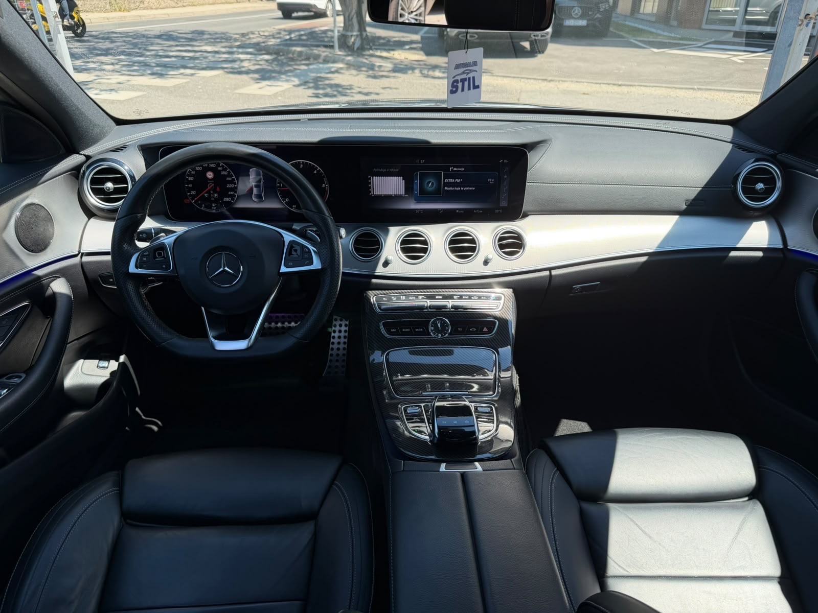 Mercedes-Benz E 220d AMG **WIDESCREEN**, fotografija 9