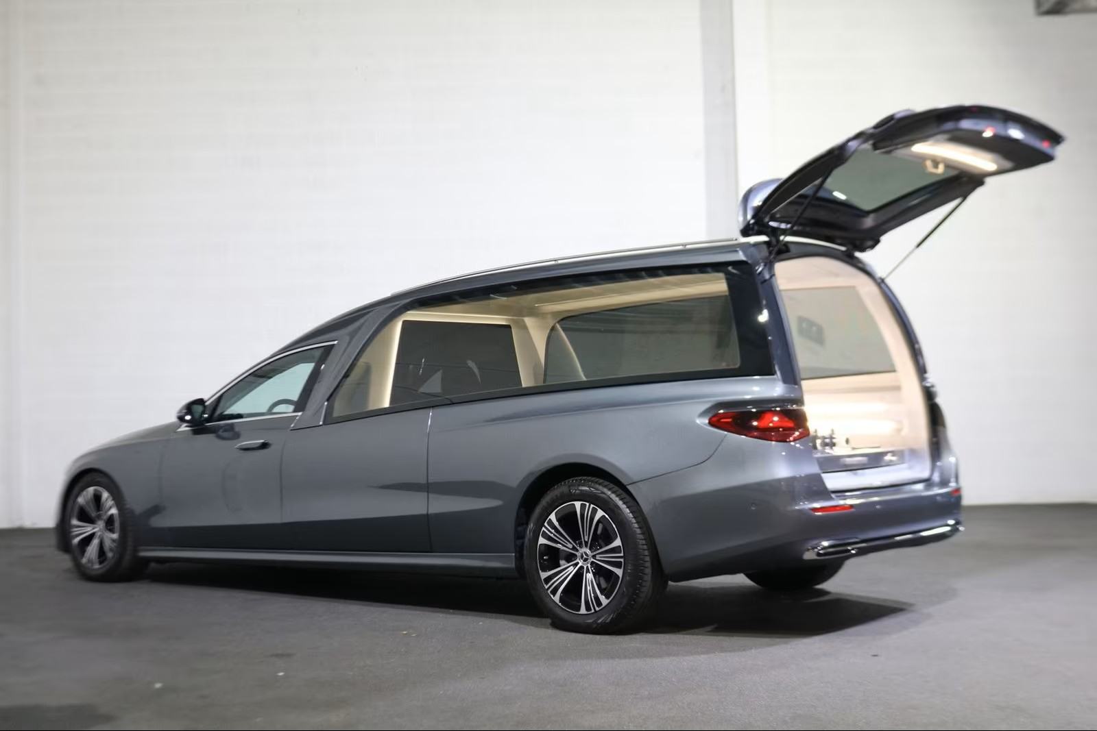 Mercedes-Benz E 220D POGREBNO VOZILO, fotografija 10