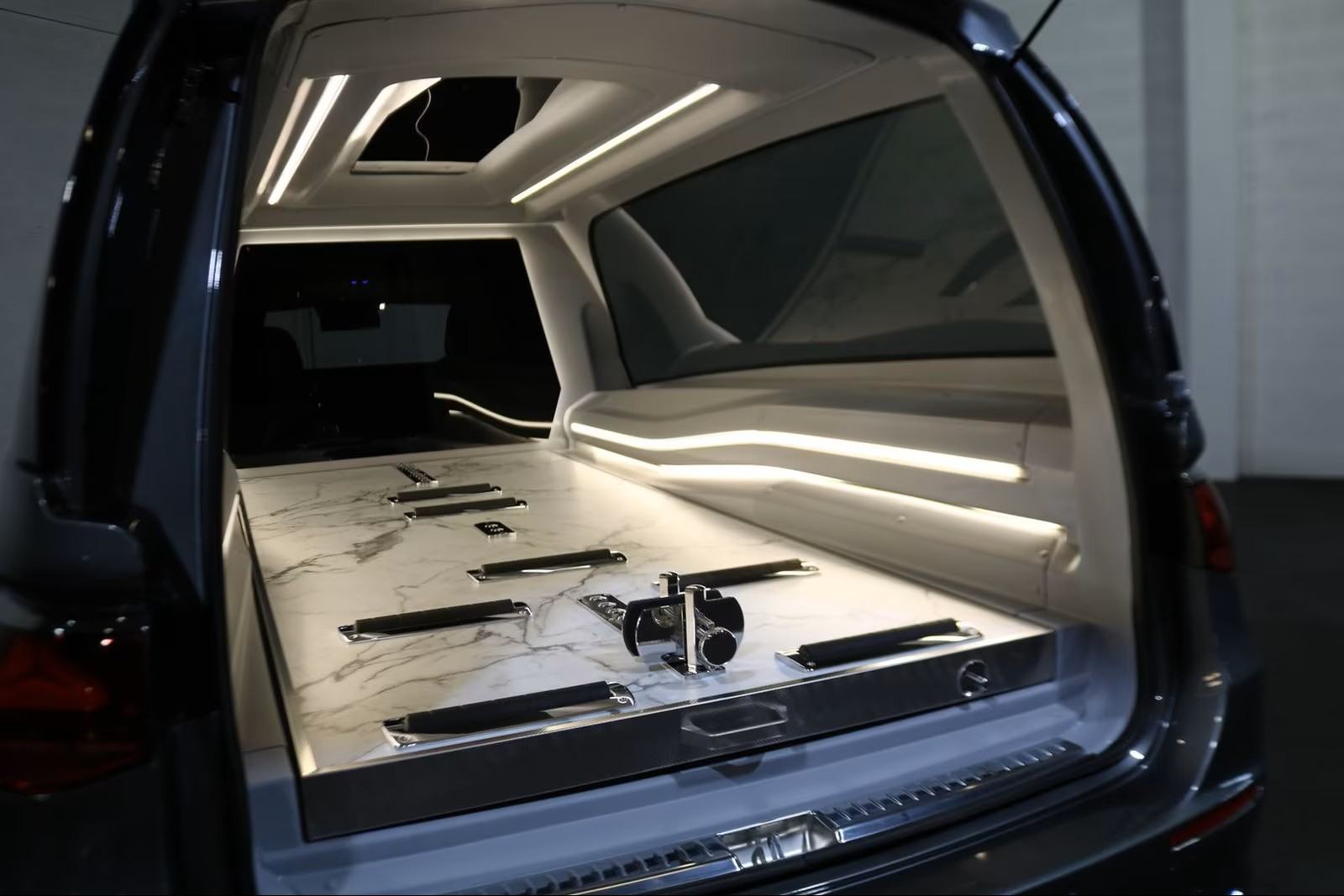 Mercedes-Benz E 220D POGREBNO VOZILO, fotografija 12