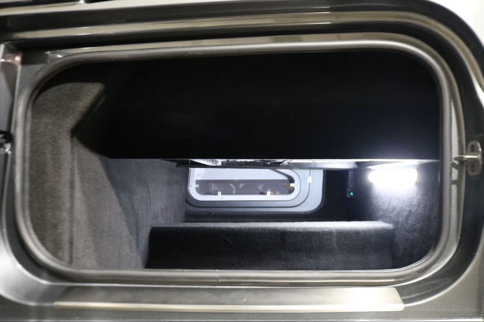 Mercedes-Benz E 220D POGREBNO VOZILO, fotografija 20