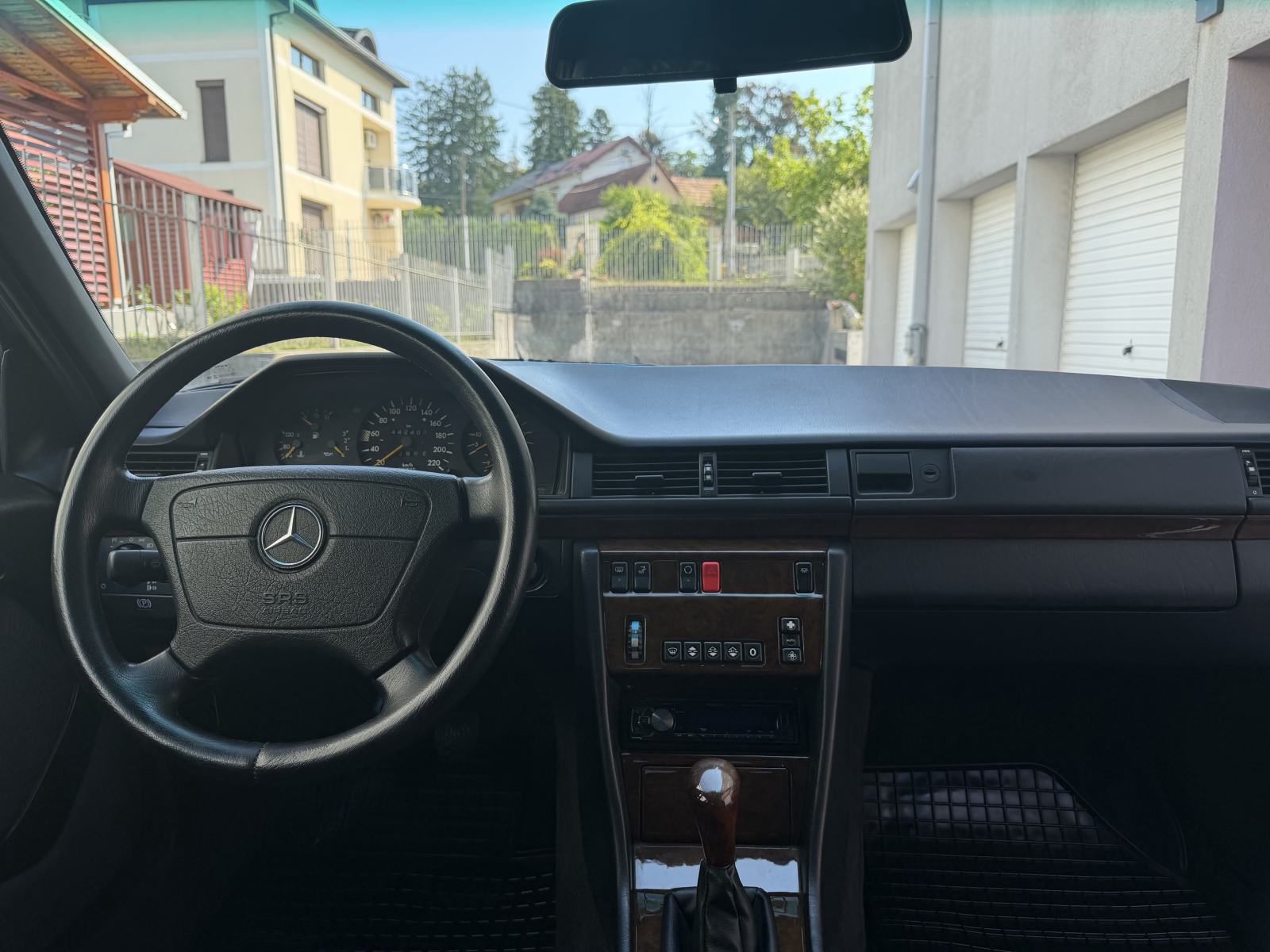 Mercedes-Benz E-250 D AIR RIDE ! ALU 18’ ! KLIMA ! KARTICE ! ZAMJENA !, fotografija 11