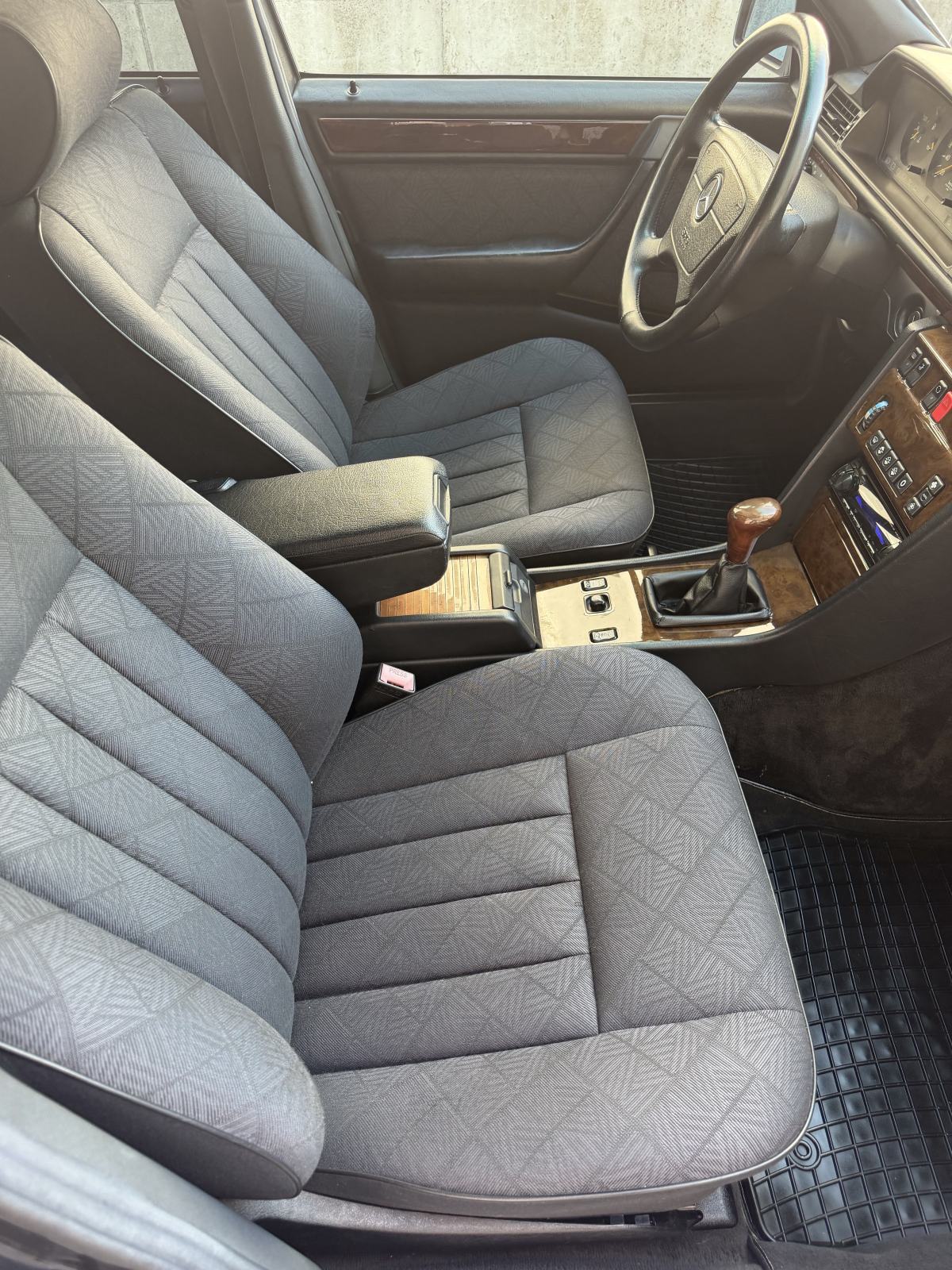 Mercedes-Benz E-250 D AIR RIDE ! ALU 18’ ! KLIMA ! KARTICE ! ZAMJENA !, fotografija 12