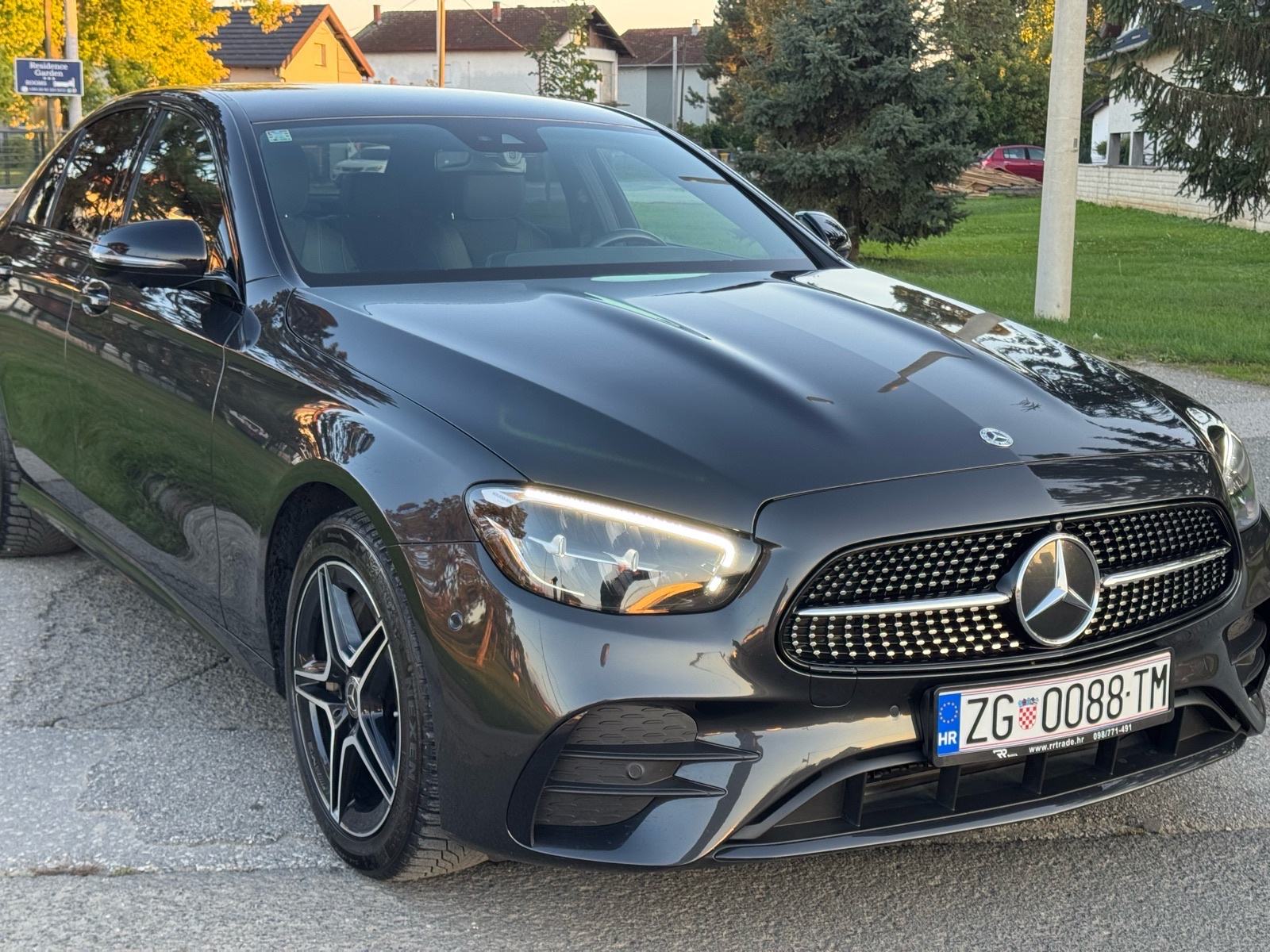 MERCEDES BENZ E-300de , AMG -PAKET , 46000 KM , TOP STANJE KAO NOV, fotografija 3