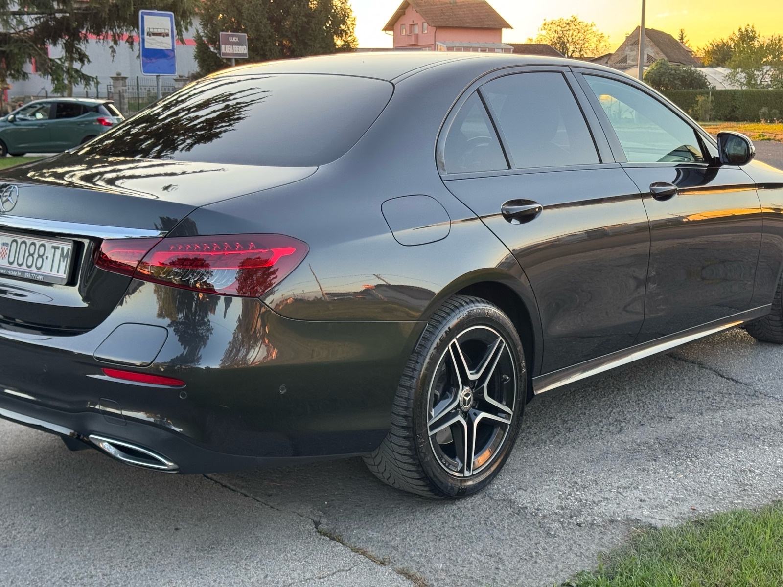 MERCEDES BENZ E-300de , AMG -PAKET , 46000 KM , TOP STANJE KAO NOV, fotografija 8