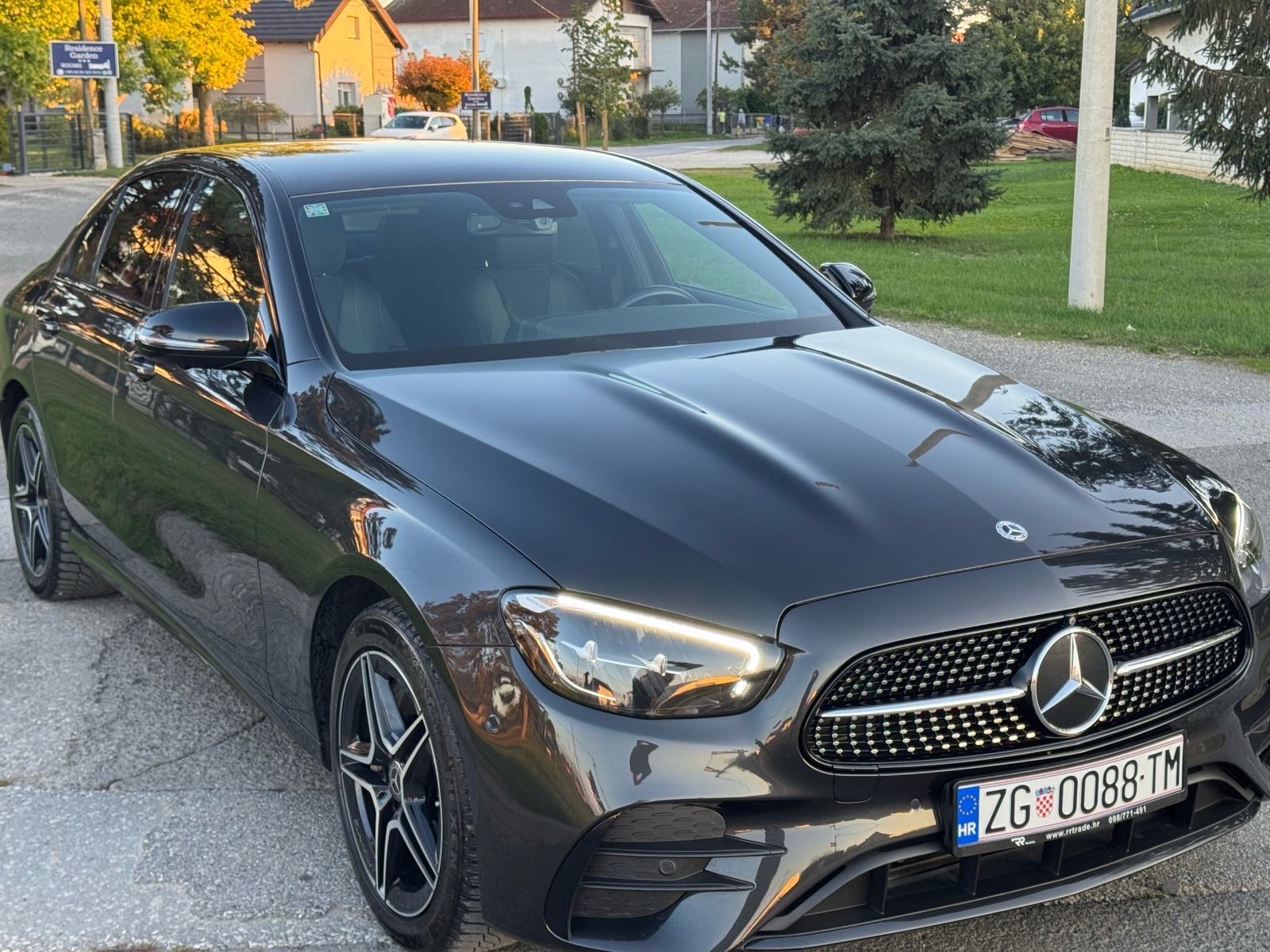 MERCEDES BENZ E-300de , AMG -PAKET , 46000 KM , TOP STANJE KAO NOV, fotografija 1