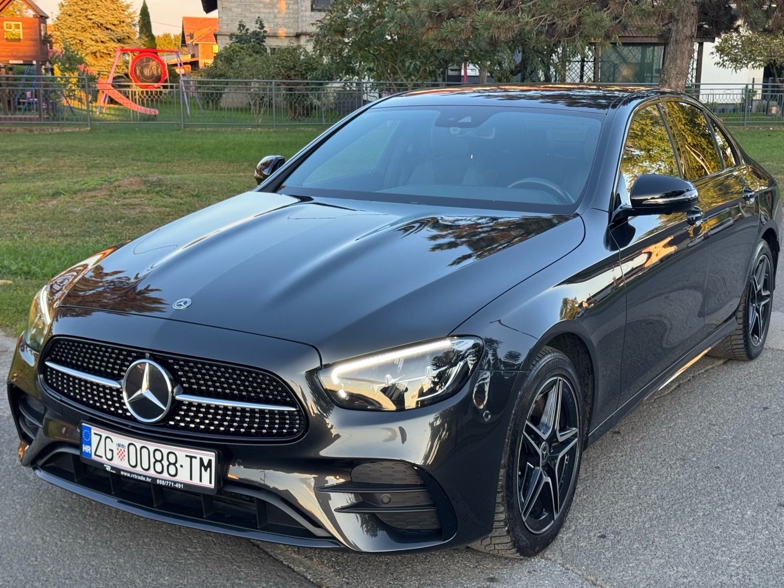 MERCEDES BENZ E-300de , AMG -PAKET , 46000 KM , TOP STANJE KAO NOV, fotografija 2
