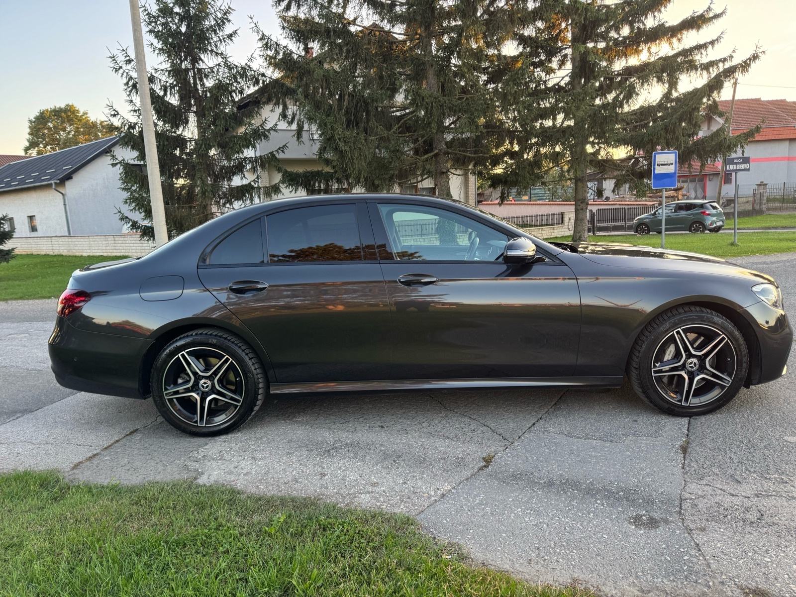 MERCEDES BENZ E-300de , AMG -PAKET , 46000 KM , TOP STANJE KAO NOV, fotografija 7