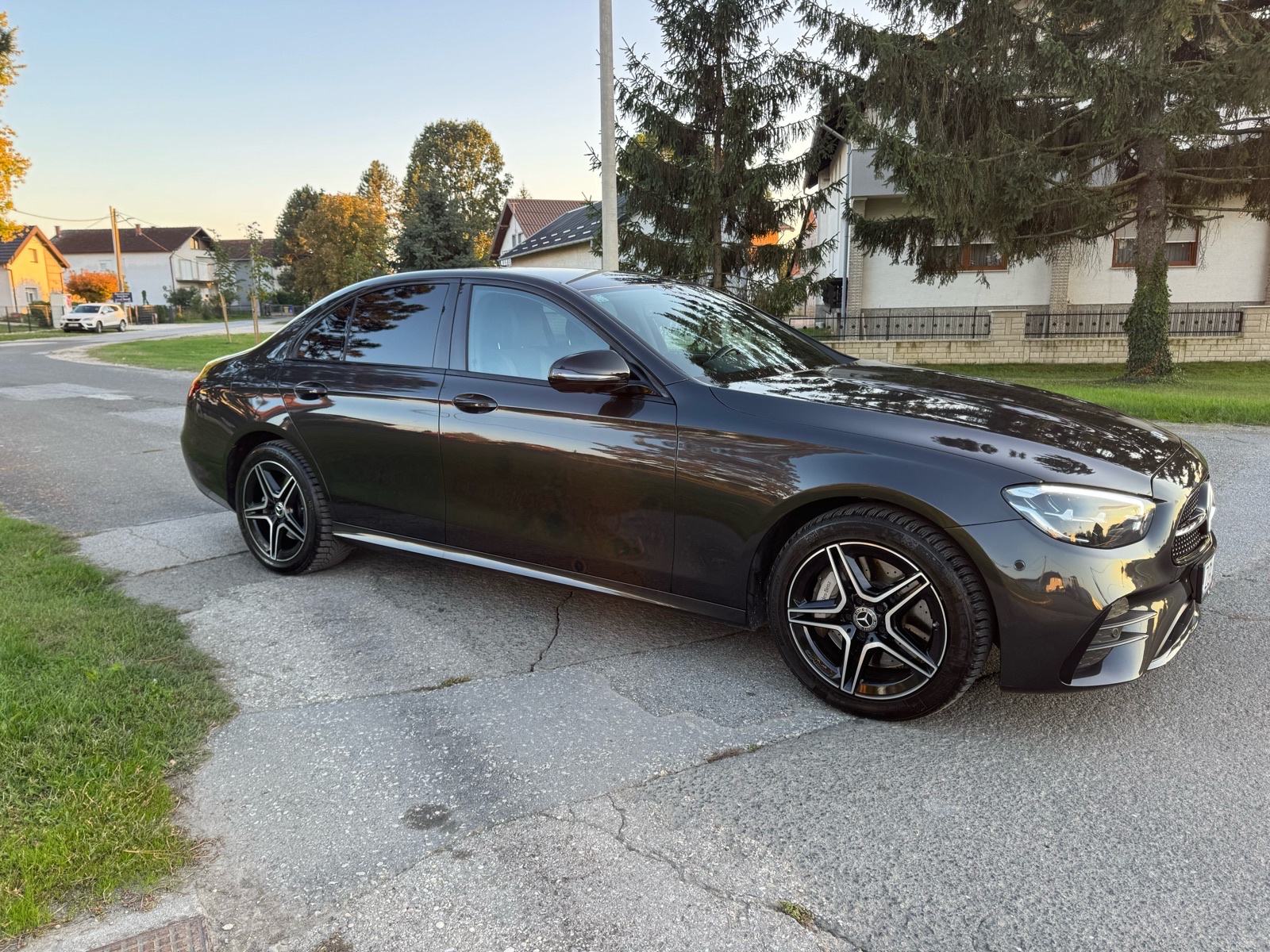 MERCEDES BENZ E-300de , AMG -PAKET , 46000 KM , TOP STANJE KAO NOV, fotografija 6